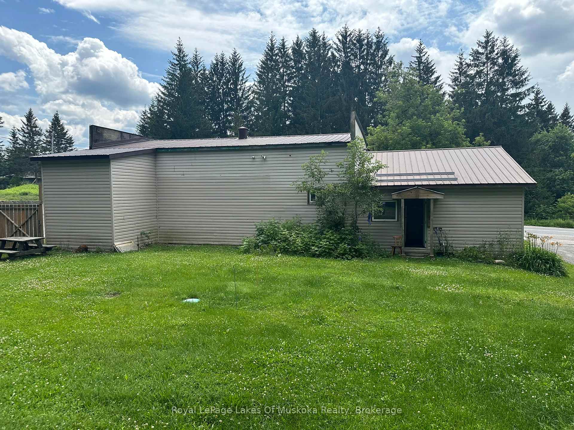 Photo 15 of 76 Ontario Street, Burk's Falls — HOMEH