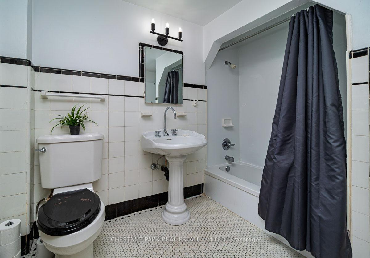 Photo 20 of 233 Yonge Boulevard, Toronto, Bedford Park-Nortown — HOMEH