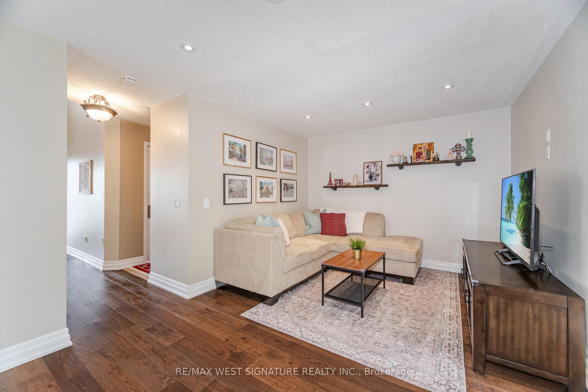 Photo 4 of 13 Senator Way, Caledon, Bolton North — HOMEH