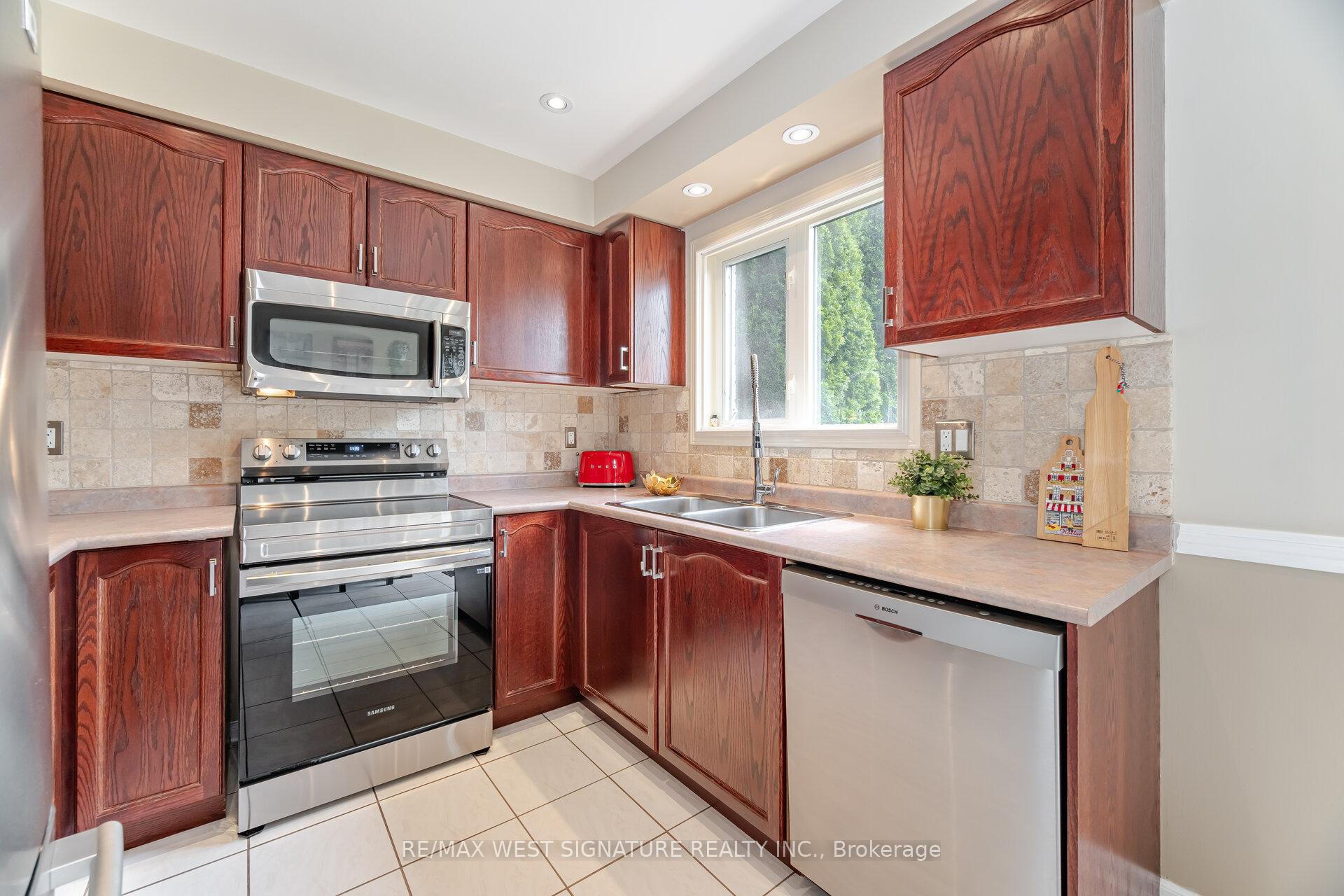 Photo 6 of 13 Senator Way, Caledon, Bolton North — HOMEH