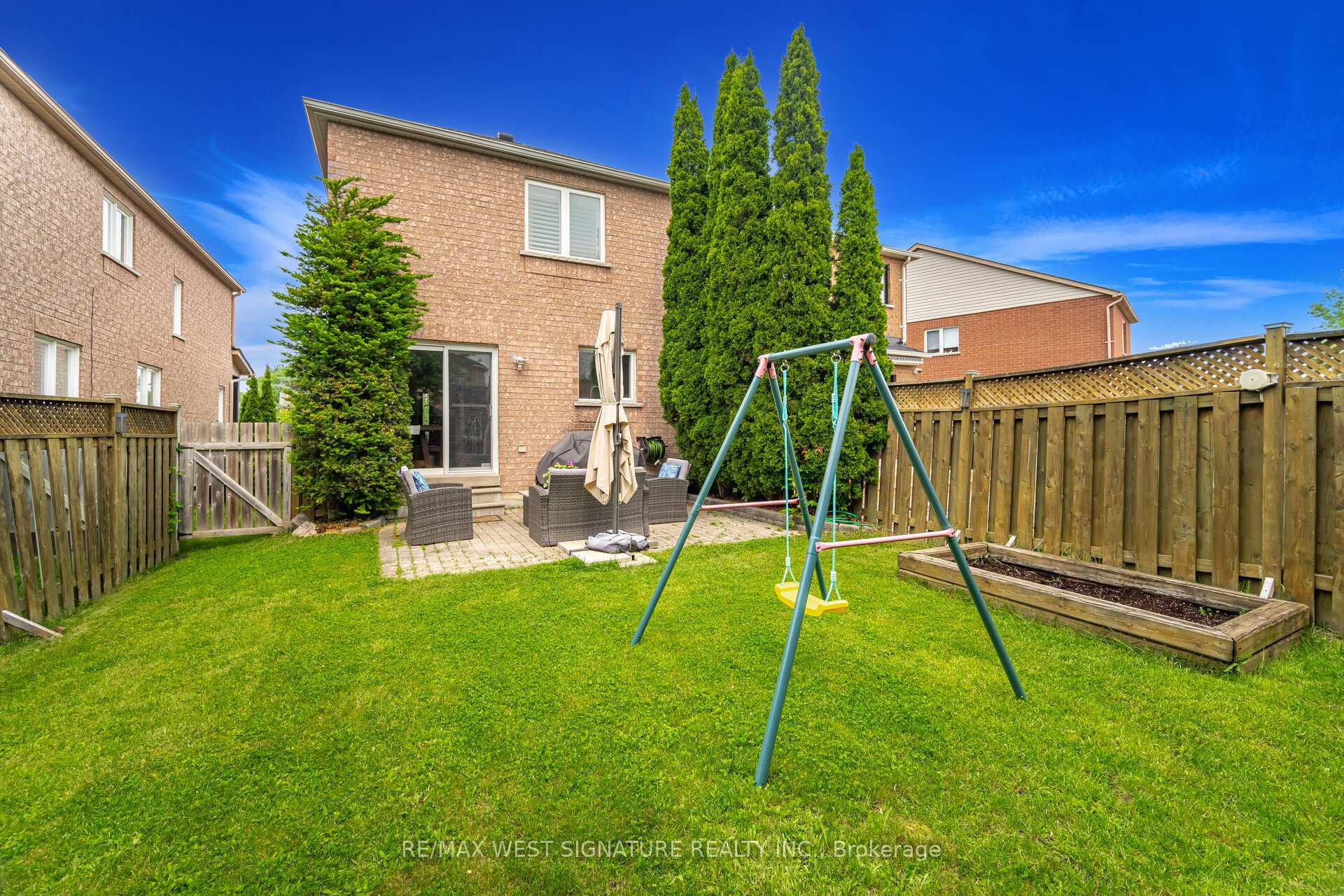 Photo 21 of 13 Senator Way, Caledon, Bolton North — HOMEH