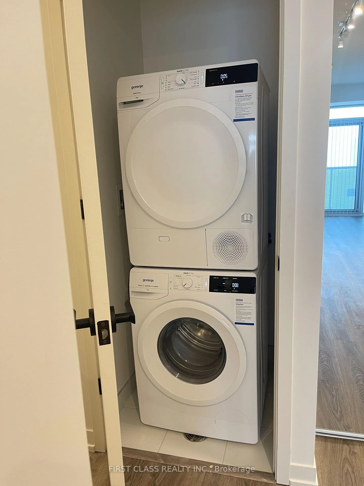 Photo 8 of Unit 5607, 8 Interchange Way, Vaughan, Vaughan Corporate Centre — HOMEH