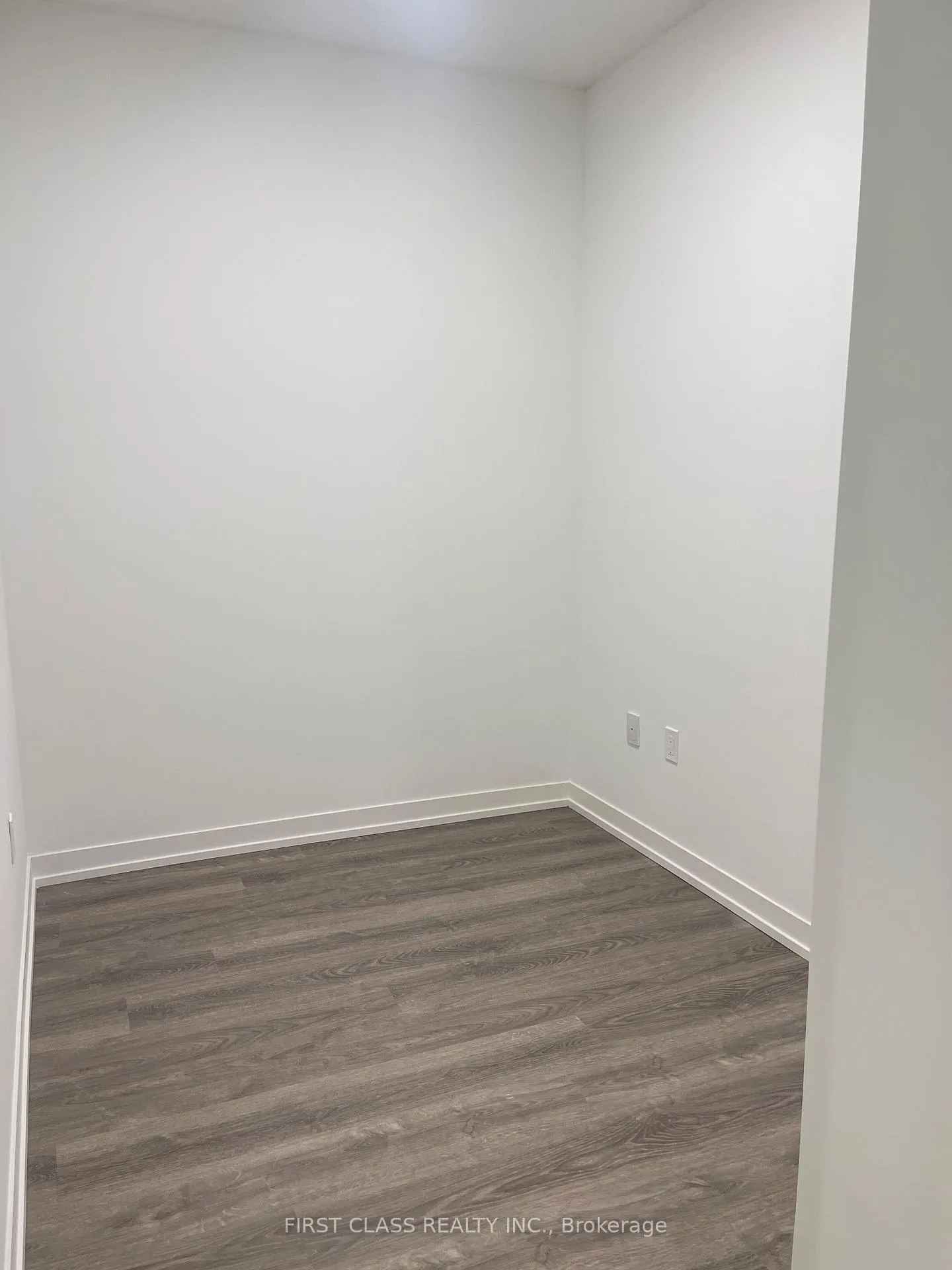 Photo 10 of Unit 5607, 8 Interchange Way, Vaughan, Vaughan Corporate Centre — HOMEH