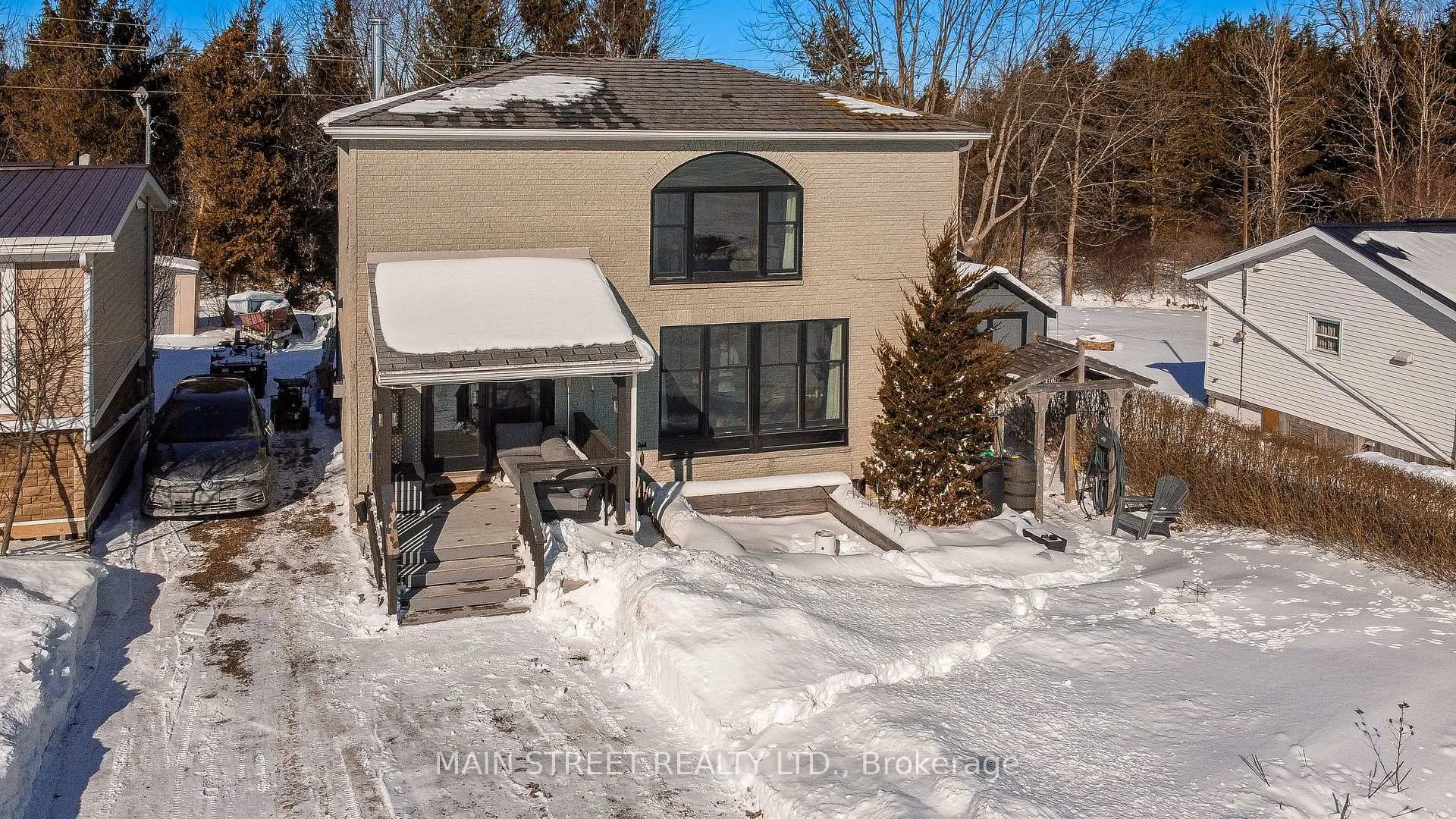 Front of 1275 Lakeshore Road