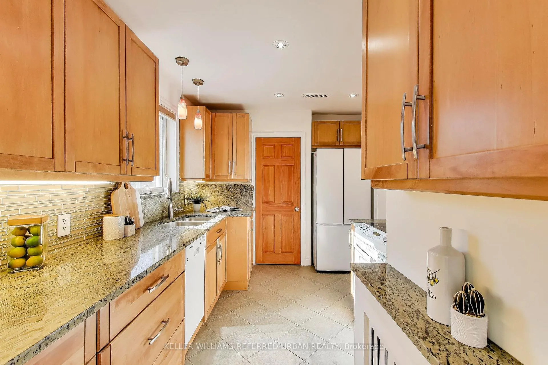 Photo 10 of 4 Barfield Avenue, Toronto, Danforth Village-East York — HOMEH