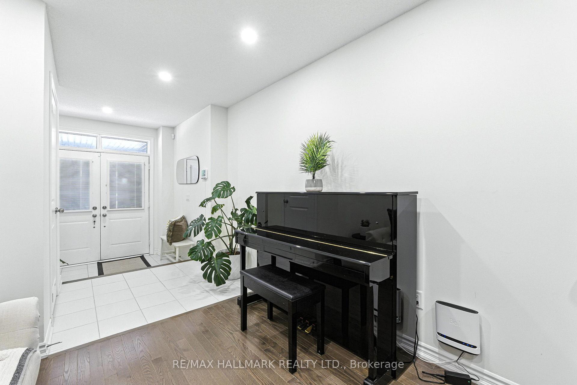 Photo 10 of 36 Elsinore Street, Vaughan, Kleinburg — HOMEH