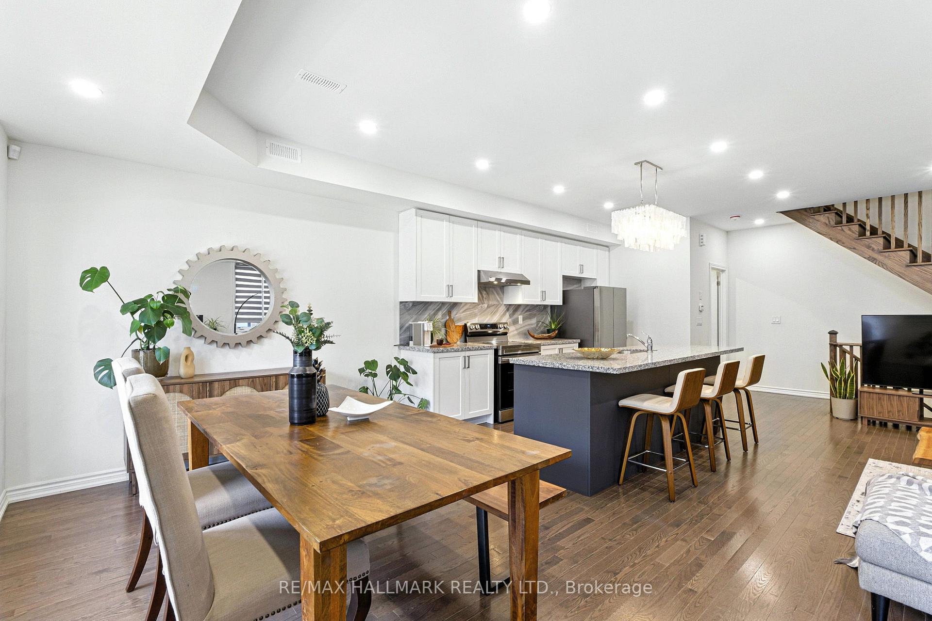Photo 4 of 36 Elsinore Street, Vaughan, Kleinburg — HOMEH