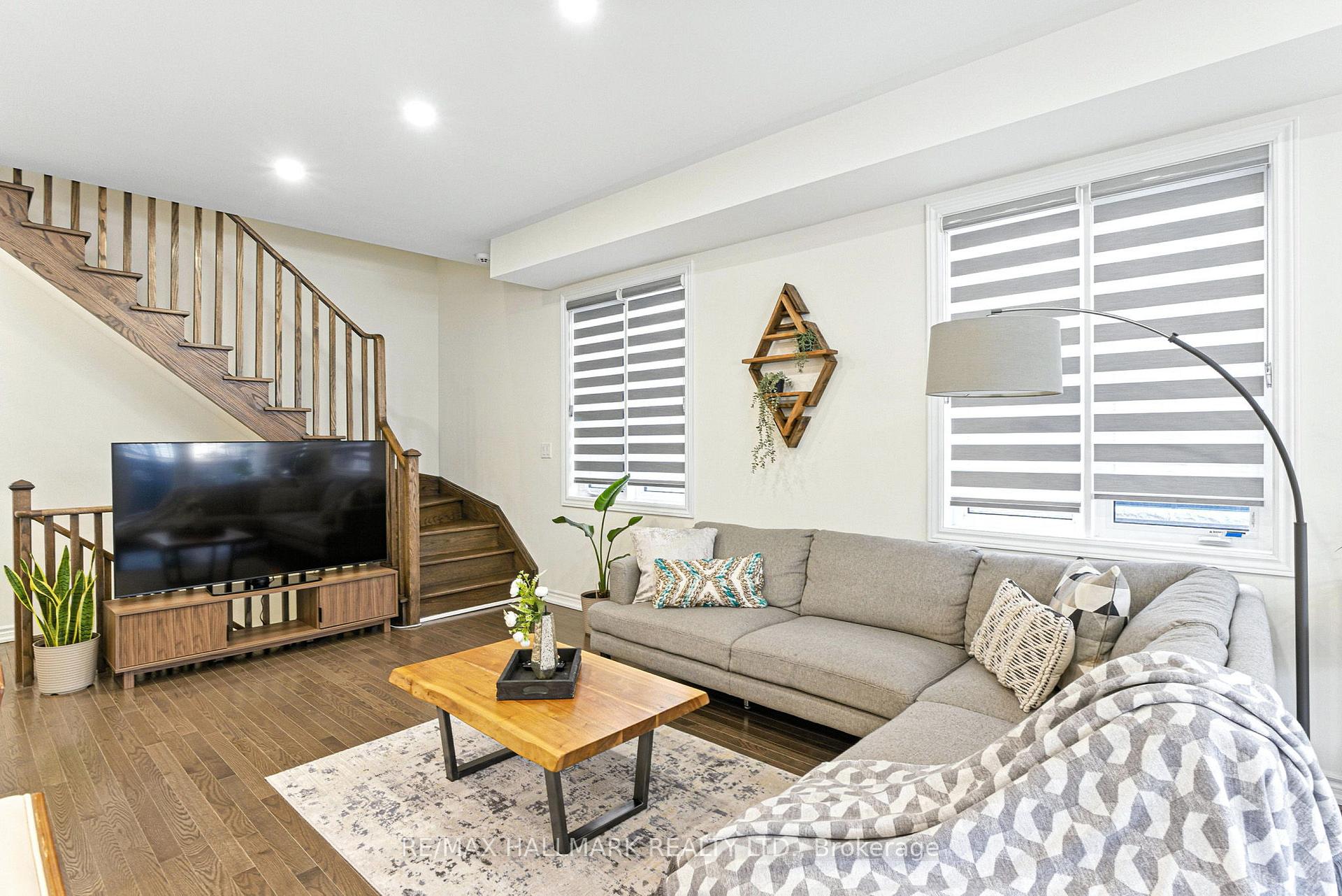 Photo 8 of 36 Elsinore Street, Vaughan, Kleinburg — HOMEH