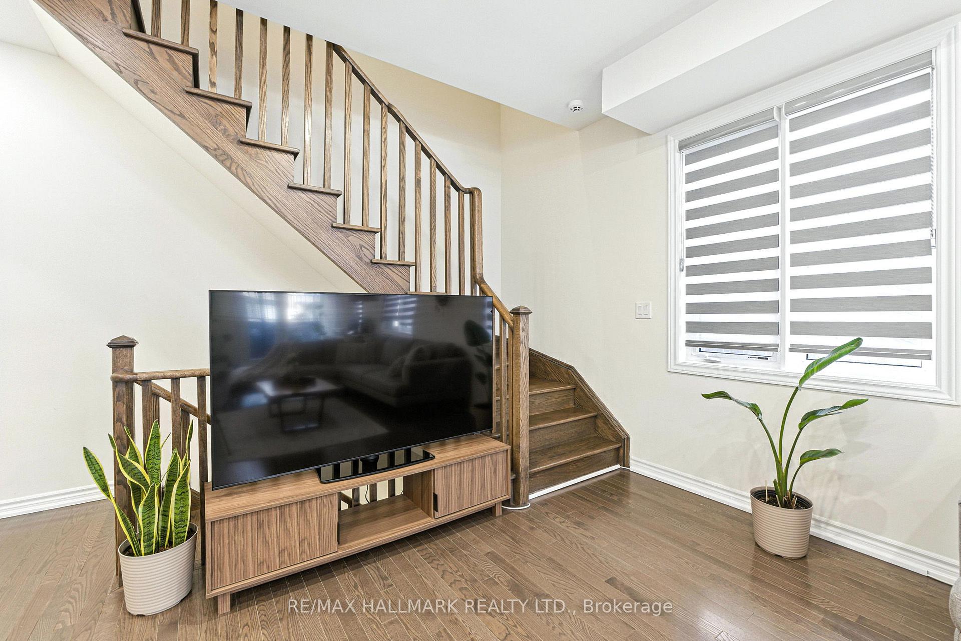 Photo 11 of 36 Elsinore Street, Vaughan, Kleinburg — HOMEH
