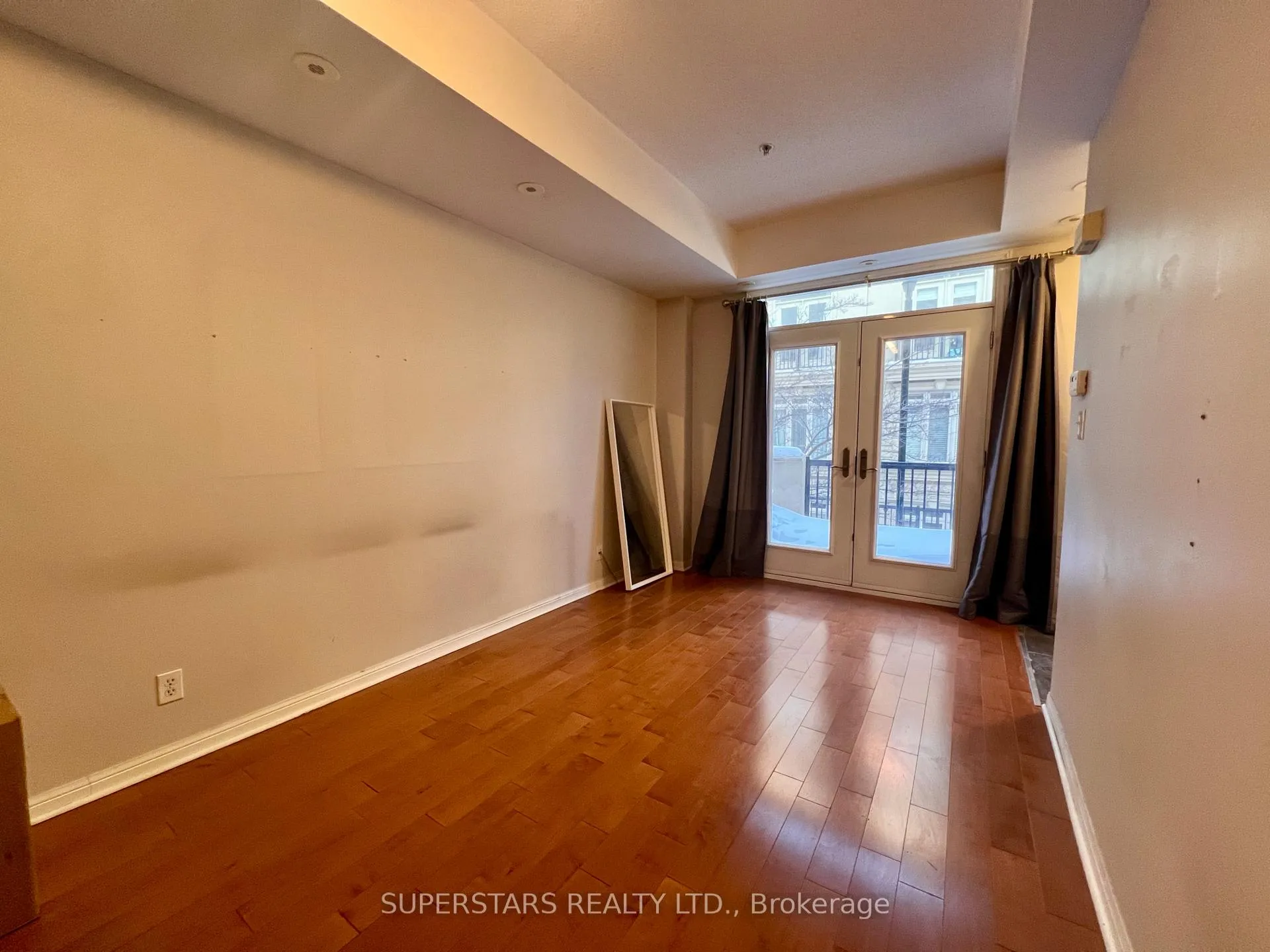 Photo 2 of Unit TH8, 78 Carr Street, Toronto, Kensington-Chinatown — HOMEH