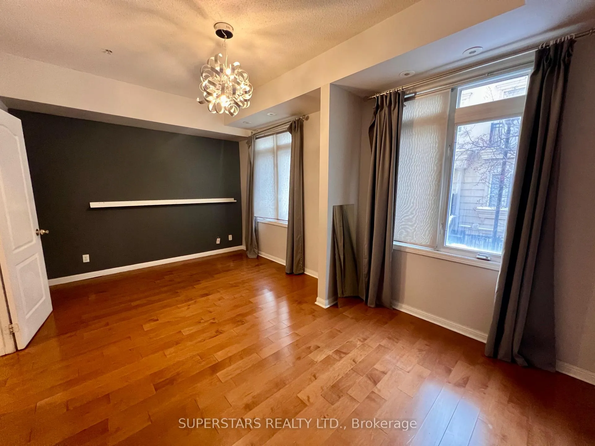 Photo 3 of Unit TH8, 78 Carr Street, Toronto, Kensington-Chinatown — HOMEH