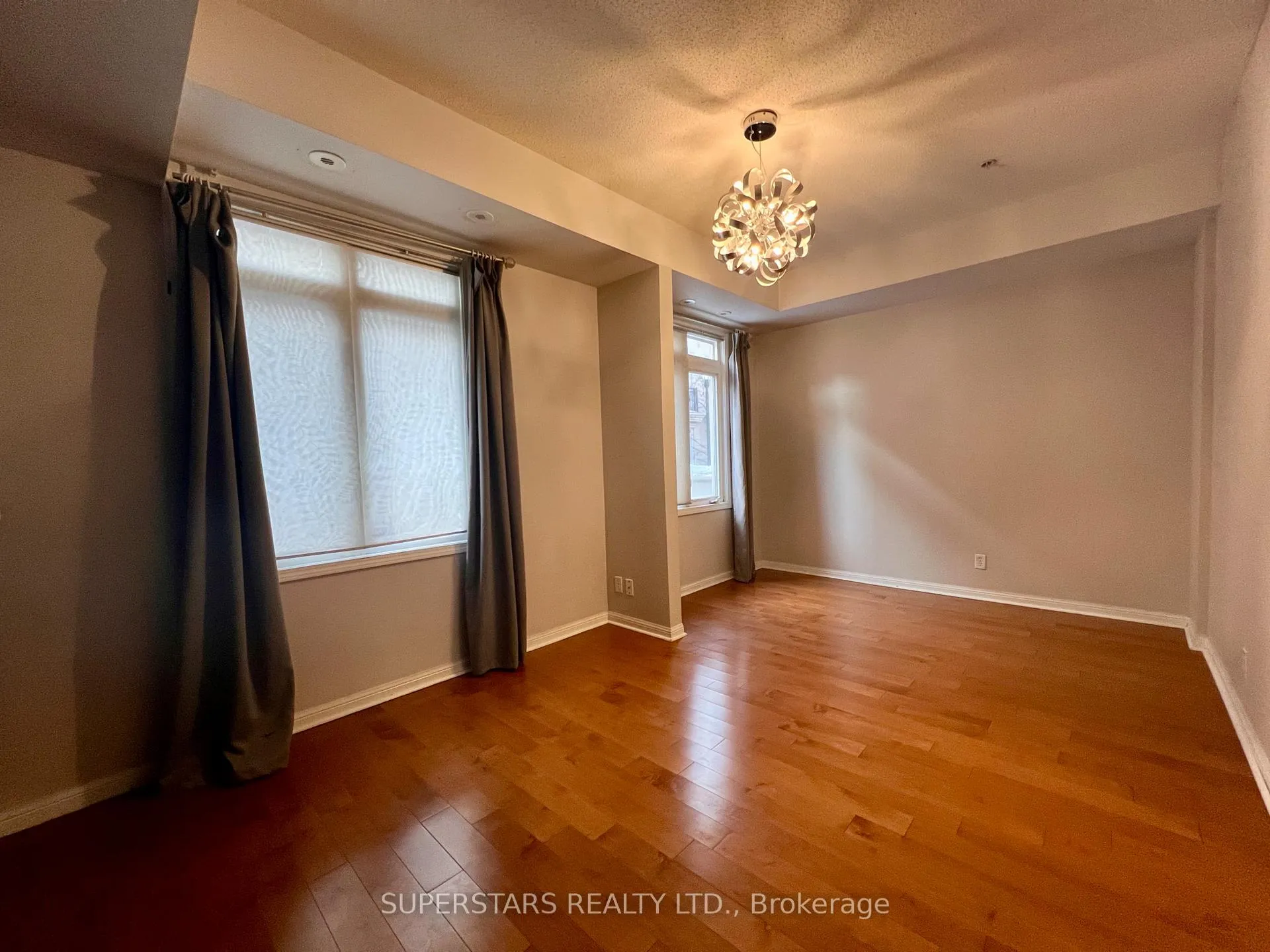 Photo 4 of Unit TH8, 78 Carr Street, Toronto, Kensington-Chinatown — HOMEH