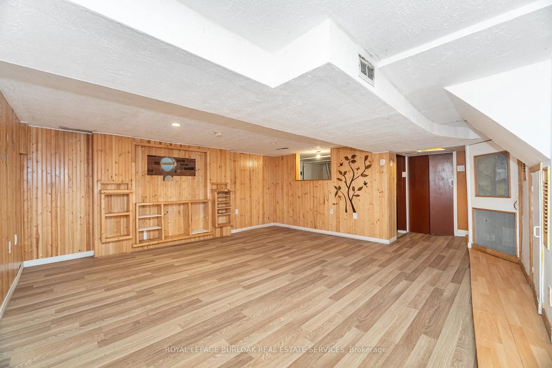 Photo 33 of 163 Connaught Avenue N, Hamilton, Stipley — HOMEH