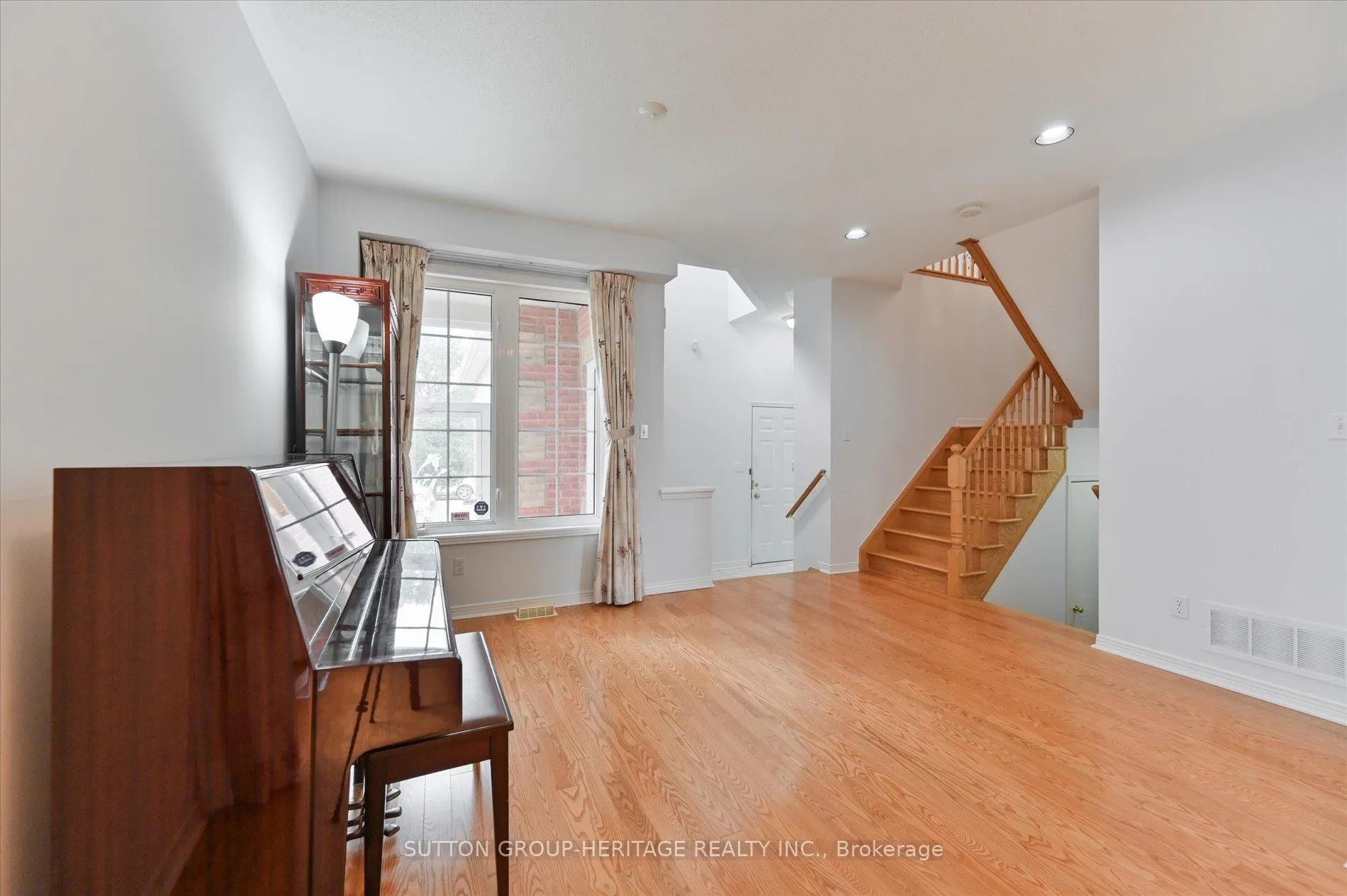 Photo 7 of 31 Thornton Street, Markham, Milliken Mills East — HOMEH