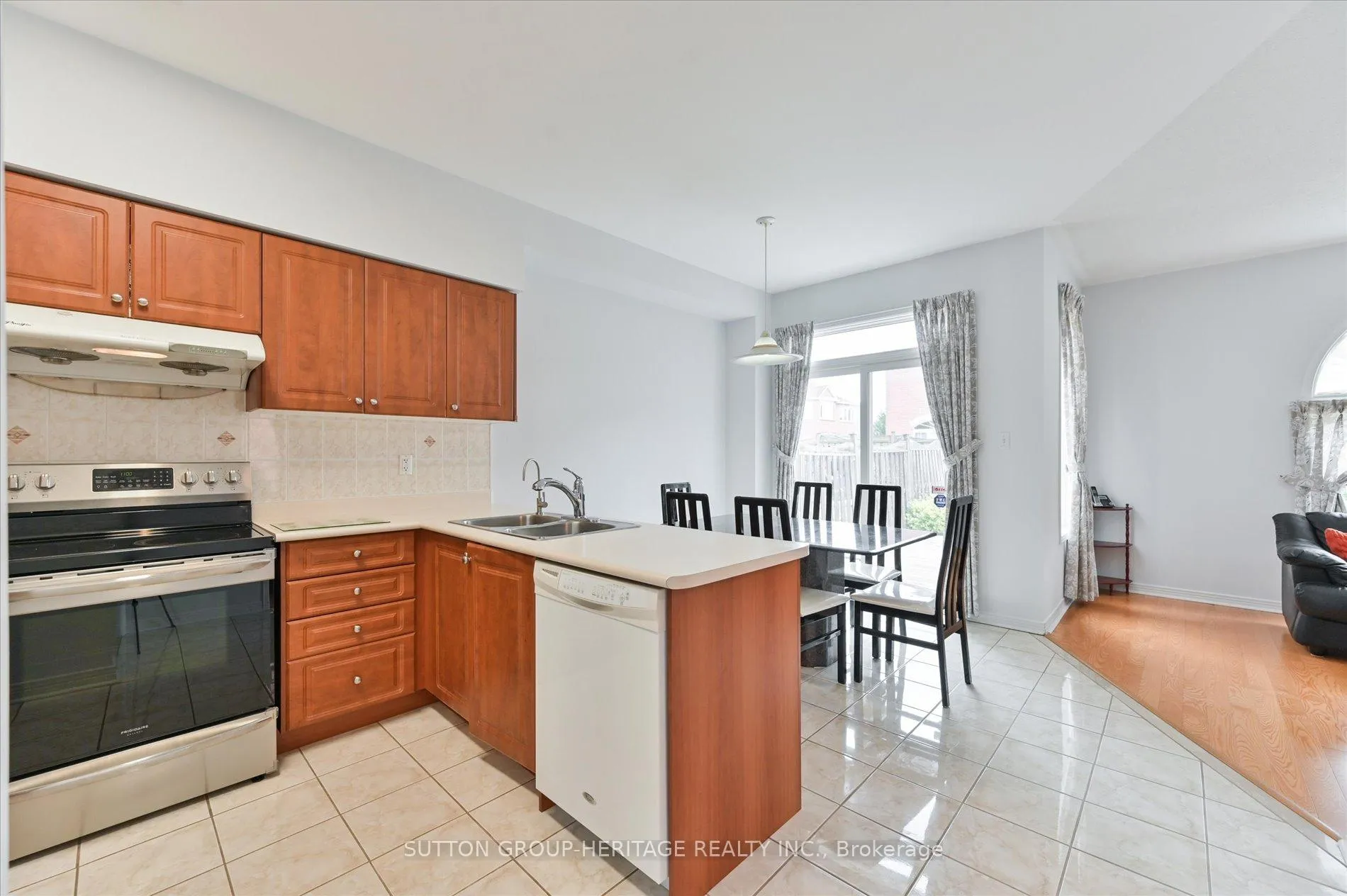 Photo 11 of 31 Thornton Street, Markham, Milliken Mills East — HOMEH