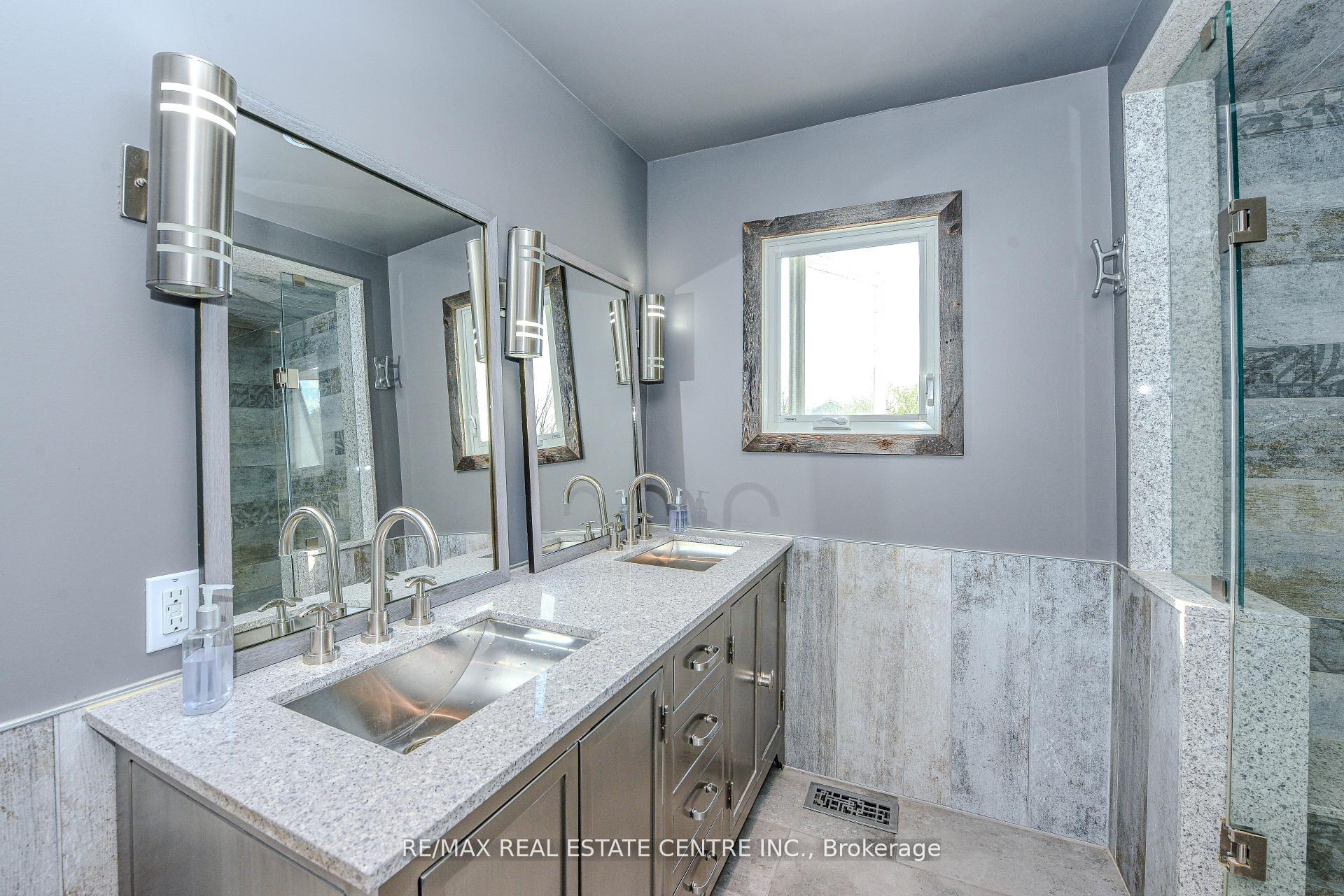 Photo 10 of 14 Royce Avenue, Brampton, Downtown Brampton — HOMEH