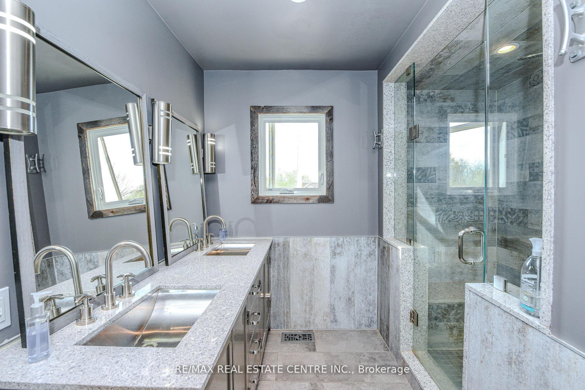 Photo 11 of 14 Royce Avenue, Brampton, Downtown Brampton — HOMEH