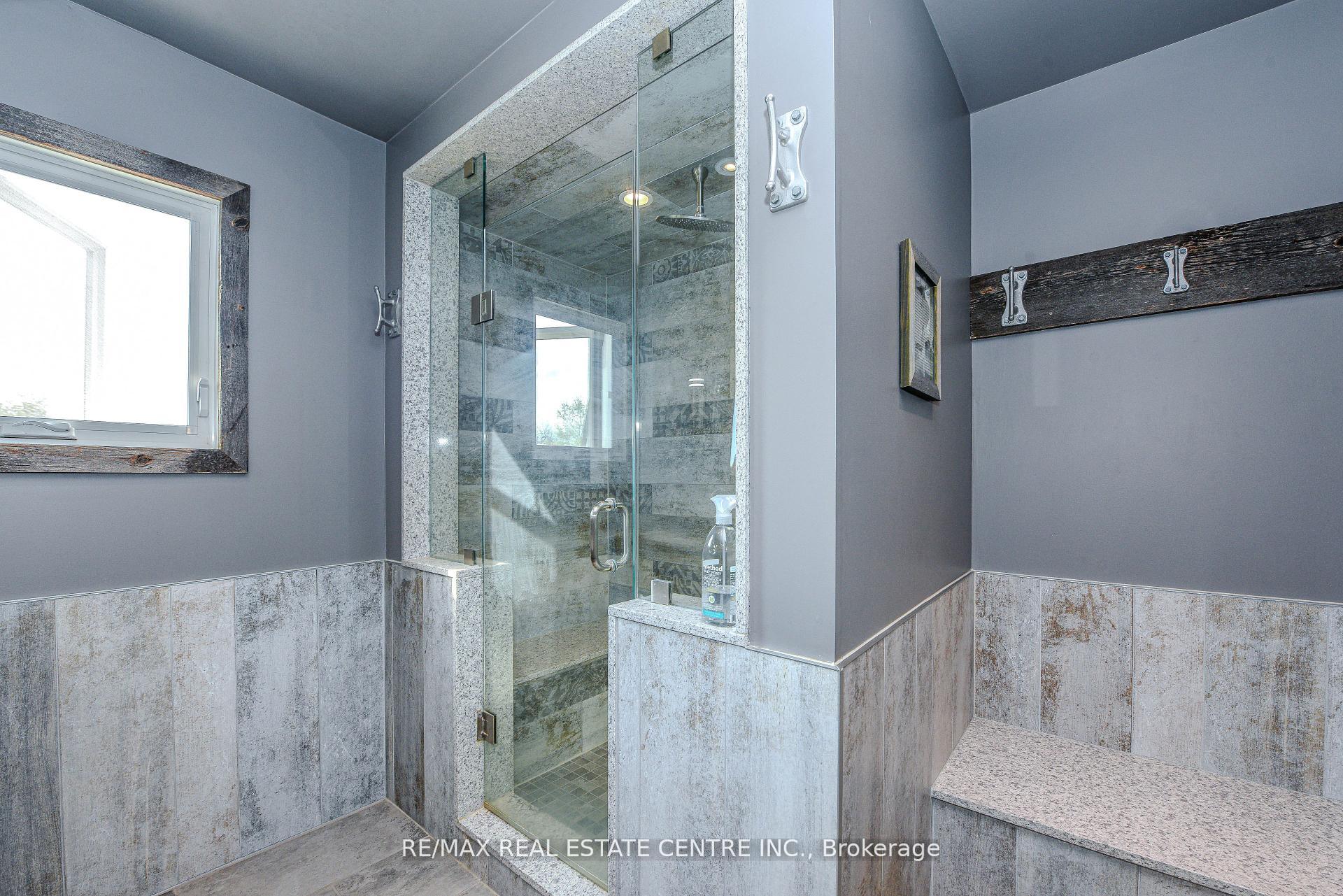 Photo 3 of 14 Royce Avenue, Brampton, Downtown Brampton — HOMEH