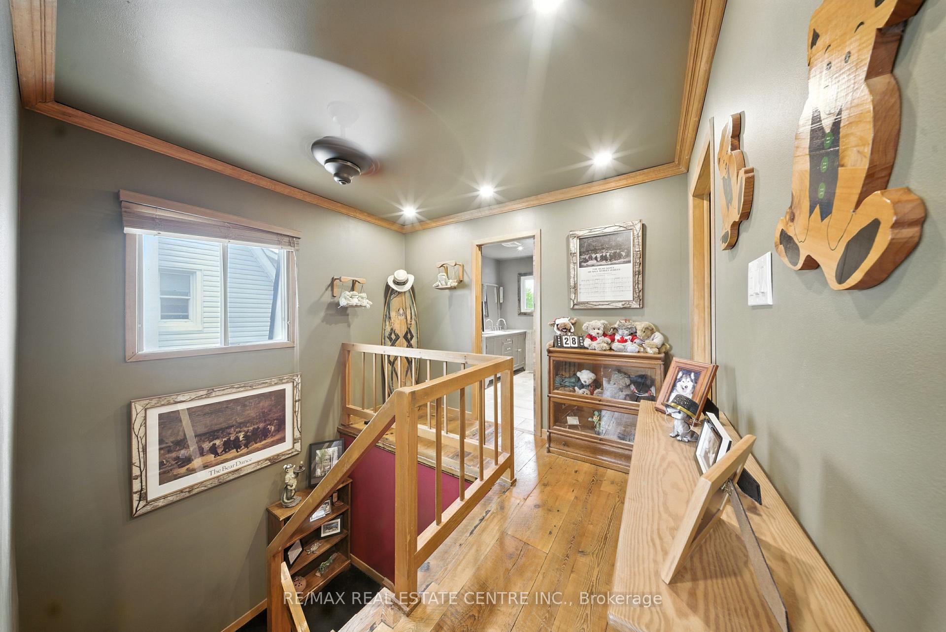 Photo 4 of 14 Royce Avenue, Brampton, Downtown Brampton — HOMEH