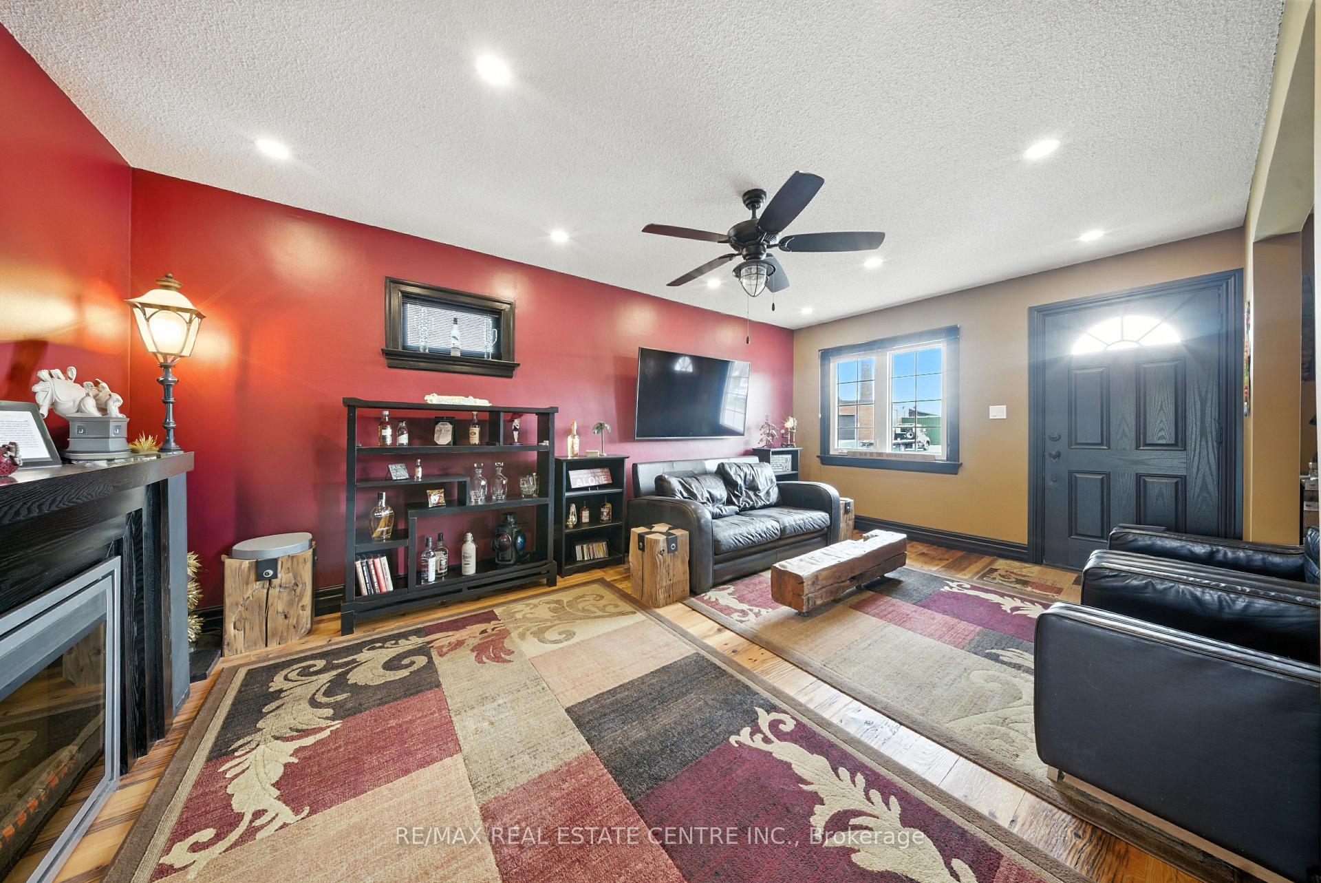 Photo 8 of 14 Royce Avenue, Brampton, Downtown Brampton — HOMEH