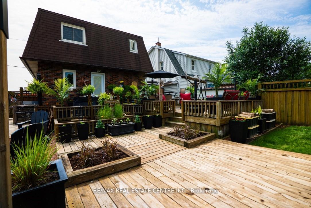 Photo 5 of 14 Royce Avenue, Brampton, Downtown Brampton — HOMEH
