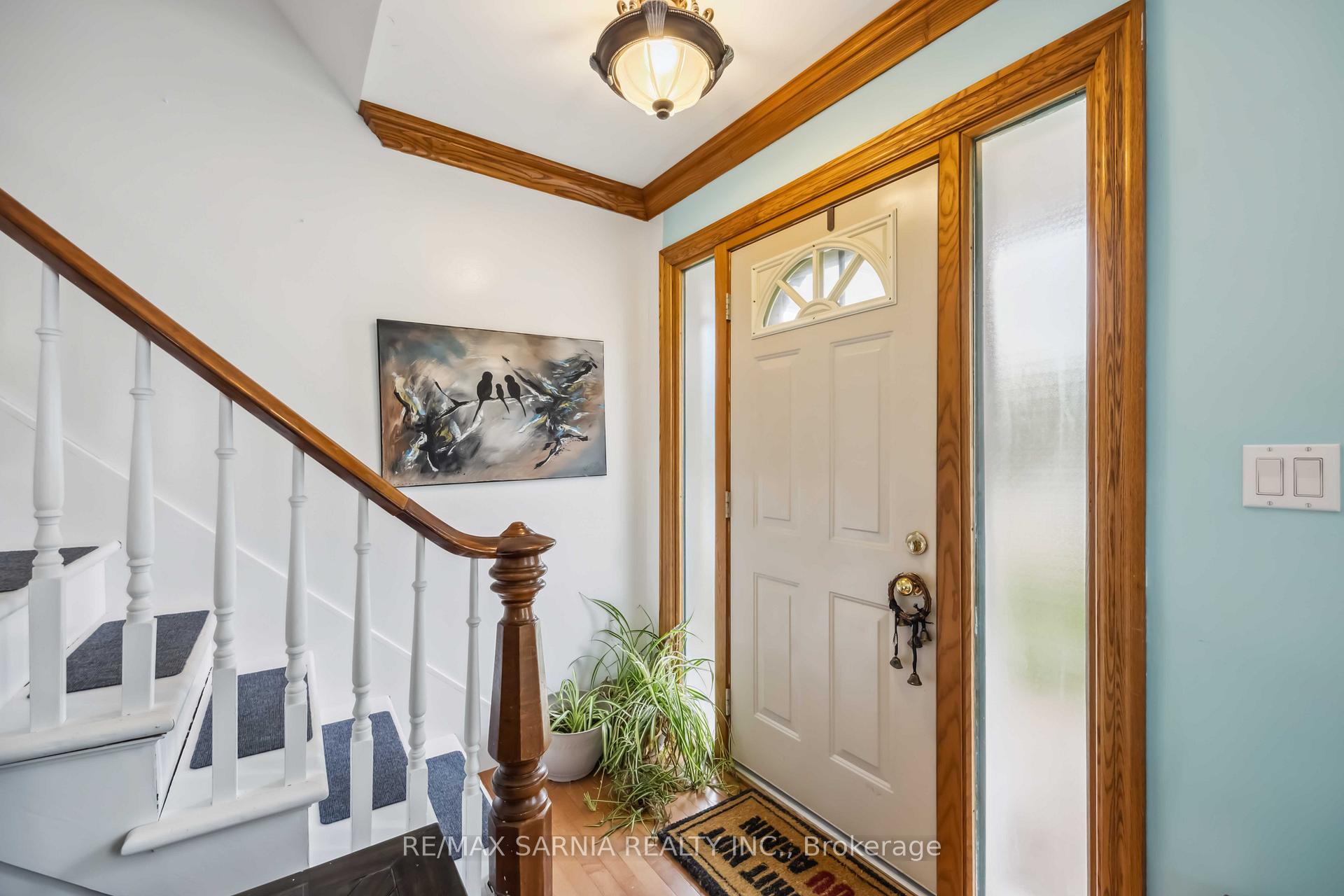 Photo 37 of 590 Simcoe Street, Warwick, Watford — HOMEH