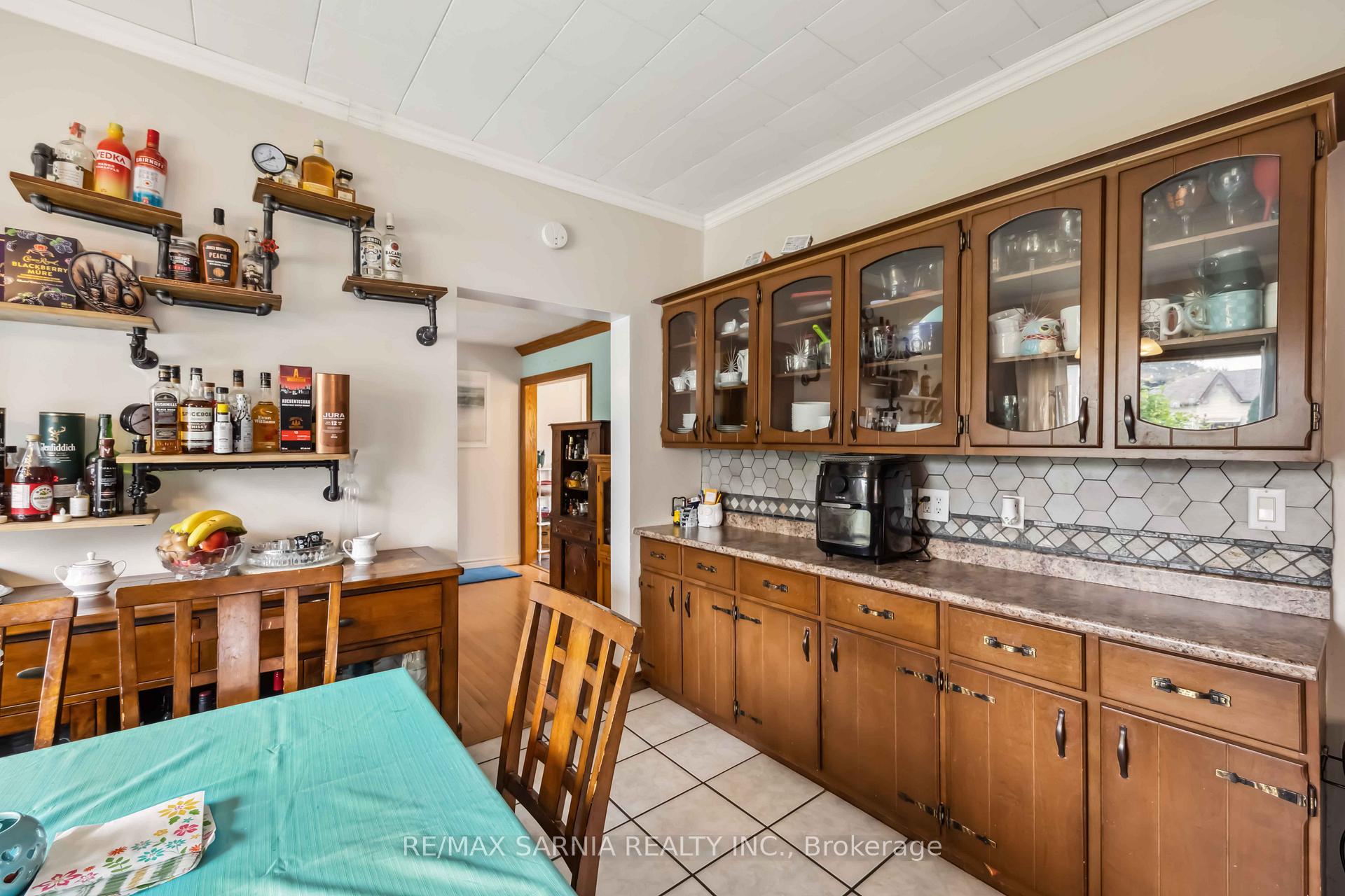 Photo 25 of 590 Simcoe Street, Warwick, Watford — HOMEH