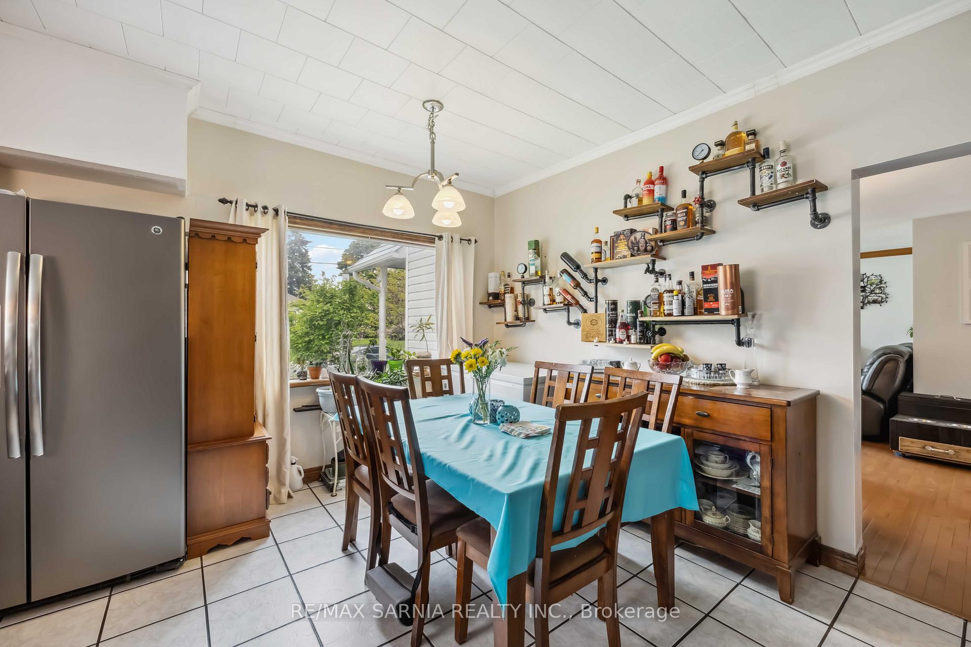Photo 20 of 590 Simcoe Street, Warwick, Watford — HOMEH