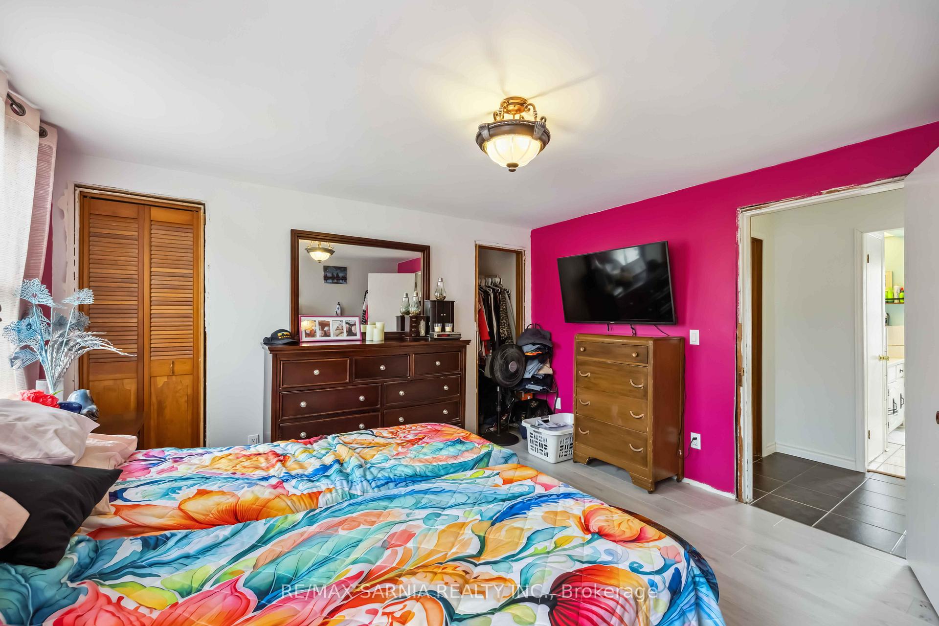Photo 18 of 590 Simcoe Street, Warwick, Watford — HOMEH