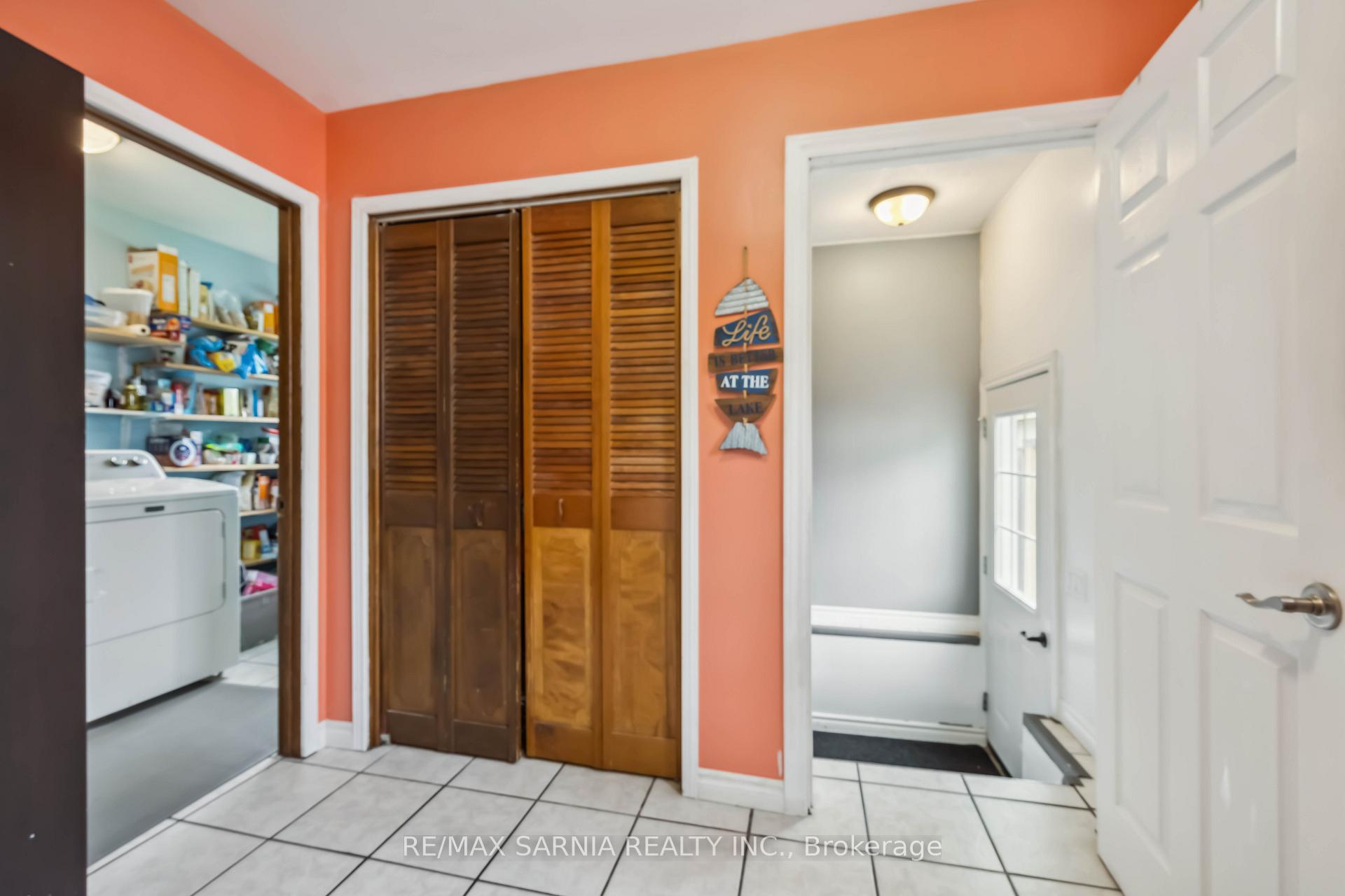 Photo 7 of 590 Simcoe Street, Warwick, Watford — HOMEH