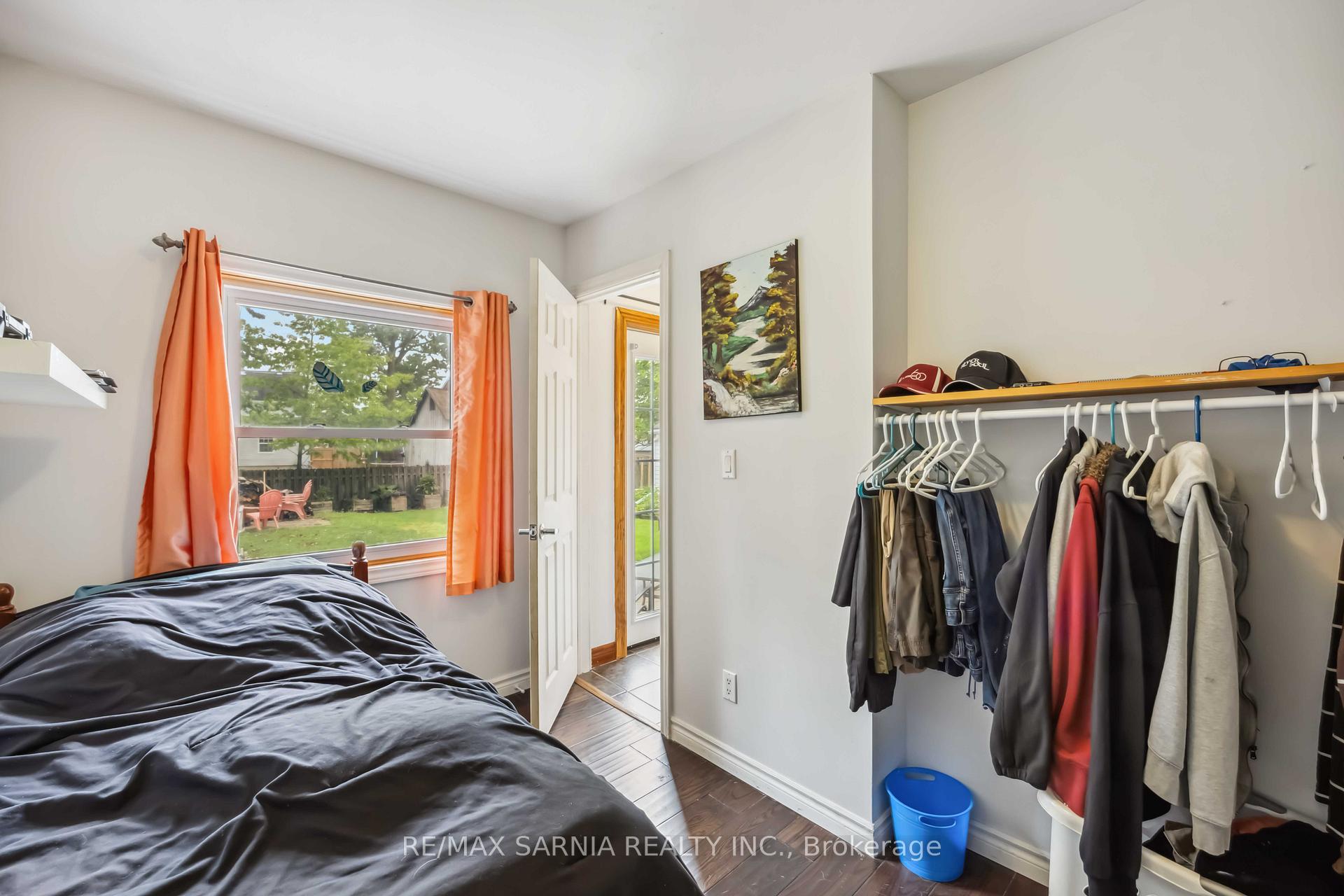 Photo 23 of 590 Simcoe Street, Warwick, Watford — HOMEH