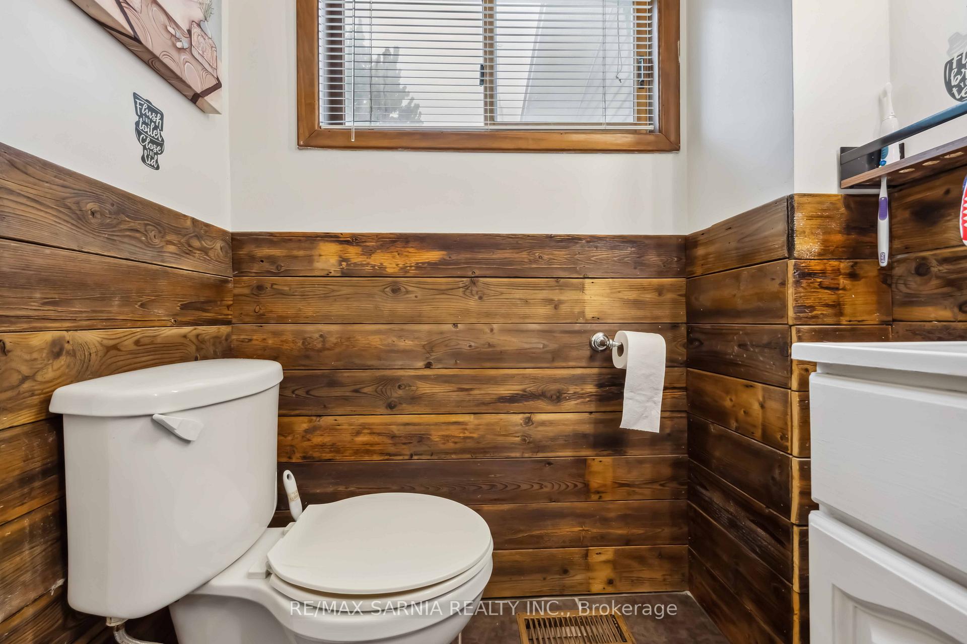 Photo 15 of 590 Simcoe Street, Warwick, Watford — HOMEH