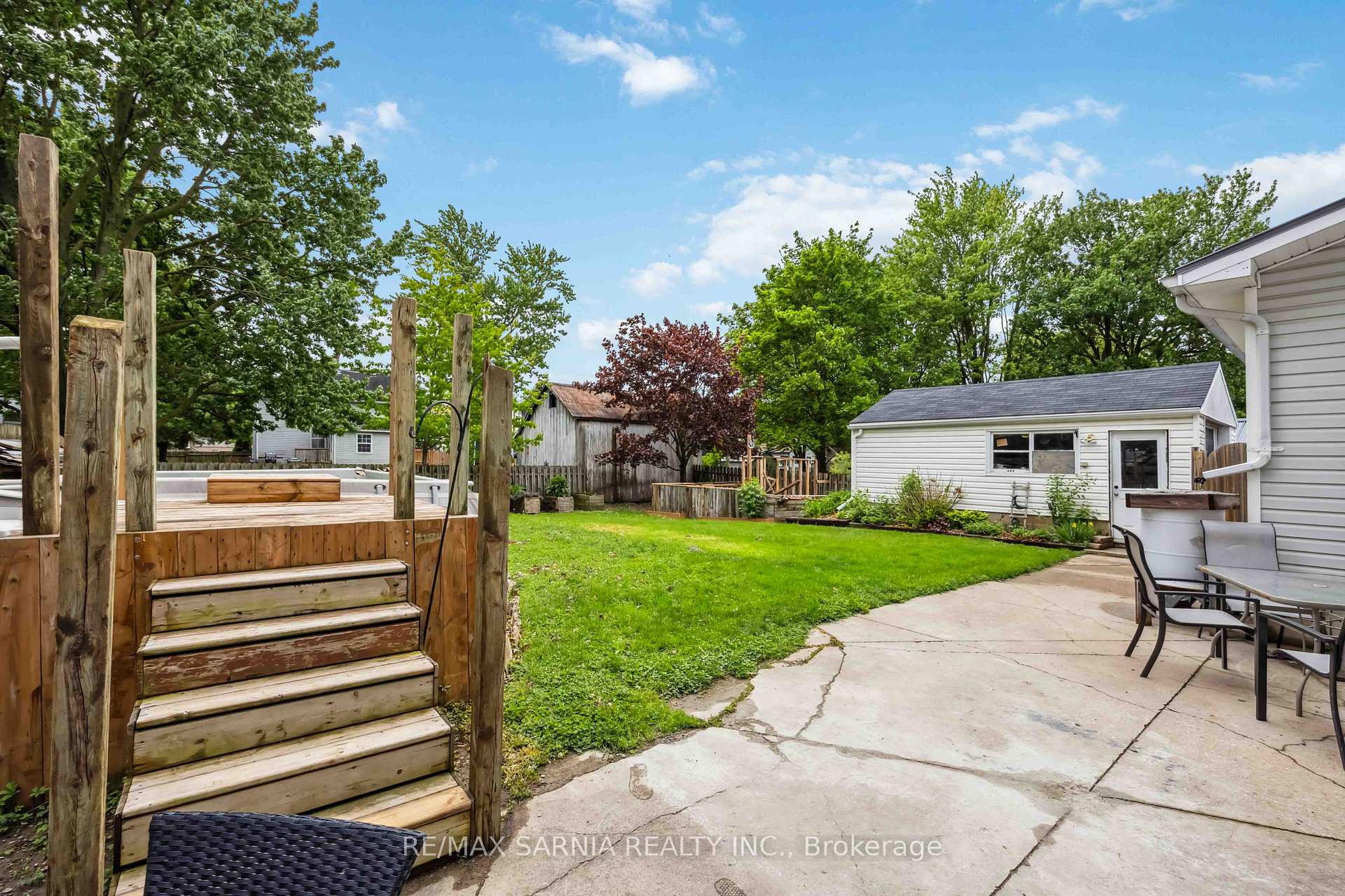 Photo 21 of 590 Simcoe Street, Warwick, Watford — HOMEH