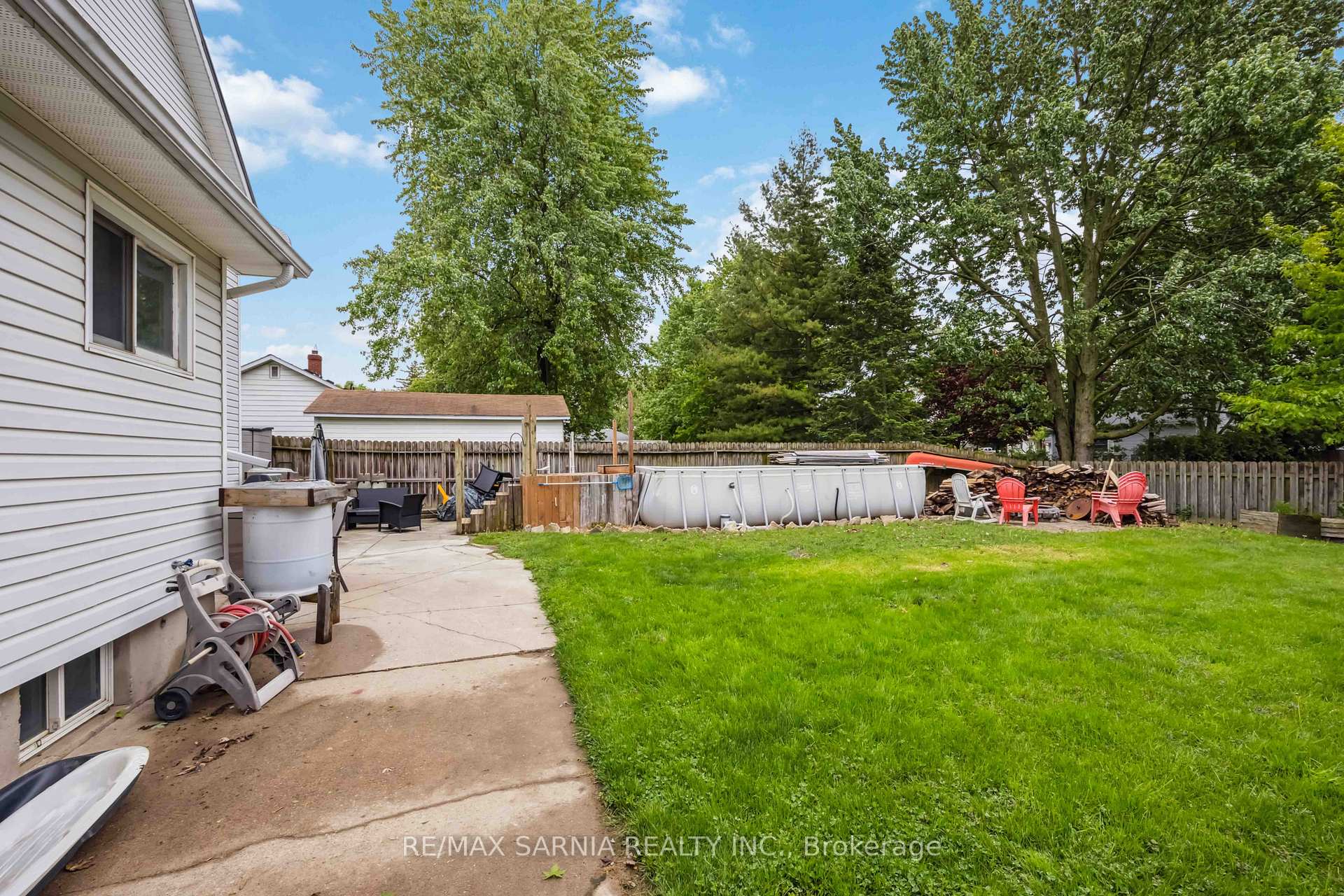 Photo 28 of 590 Simcoe Street, Warwick, Watford — HOMEH