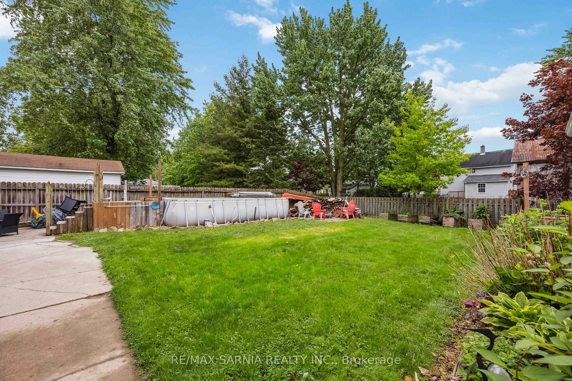 Photo 36 of 590 Simcoe Street, Warwick, Watford — HOMEH