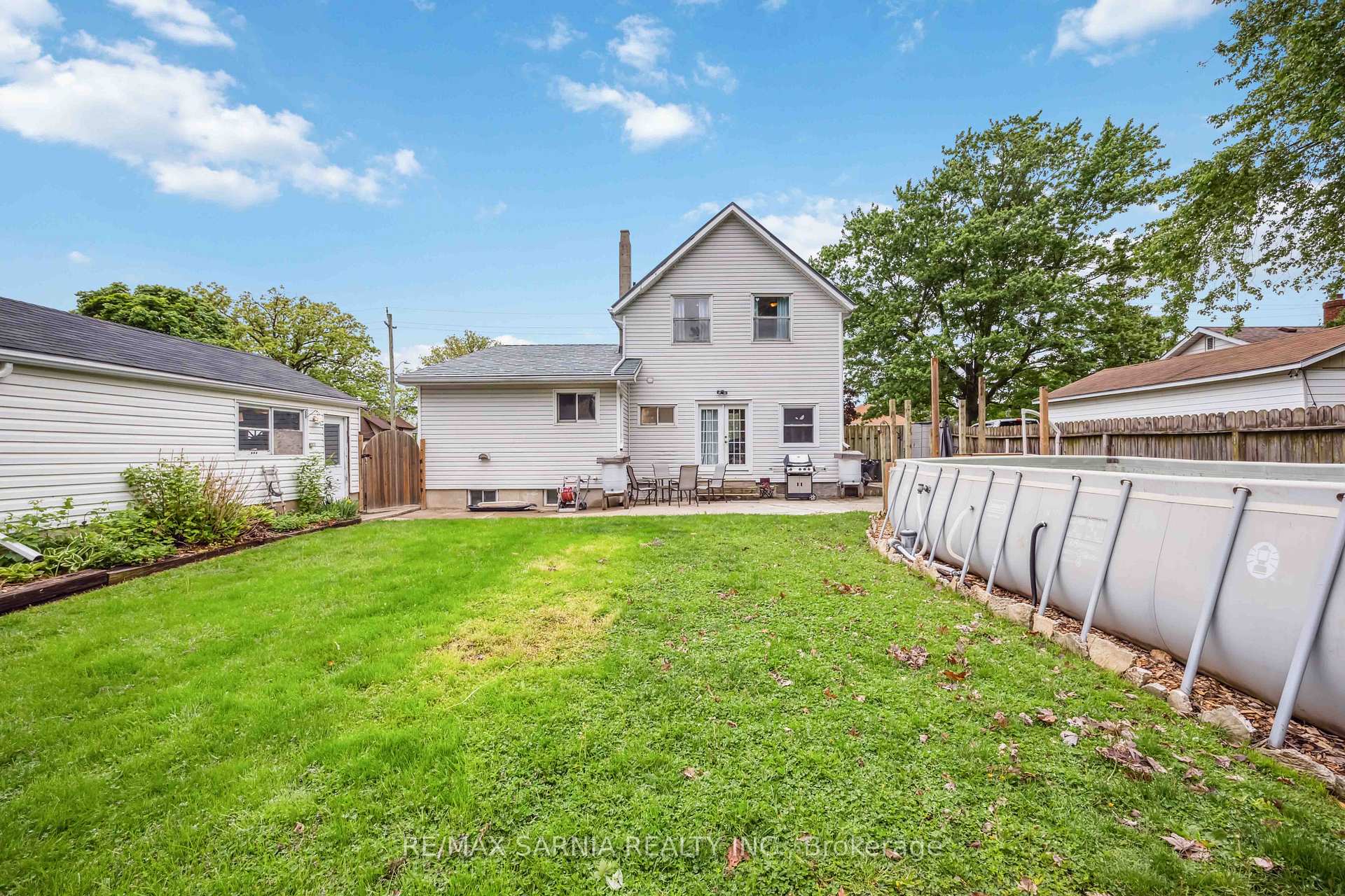 Photo 29 of 590 Simcoe Street, Warwick, Watford — HOMEH