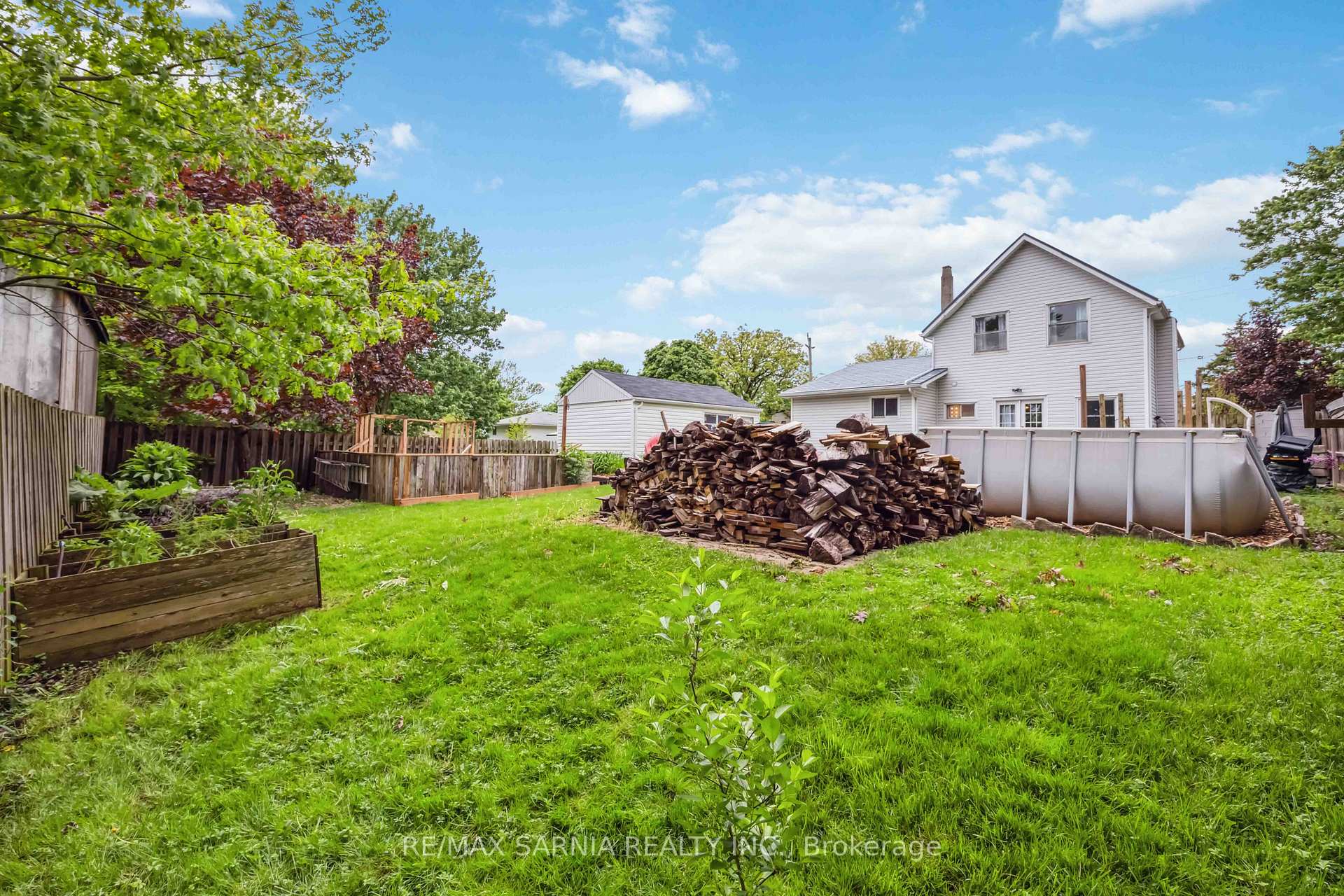 Photo 27 of 590 Simcoe Street, Warwick, Watford — HOMEH