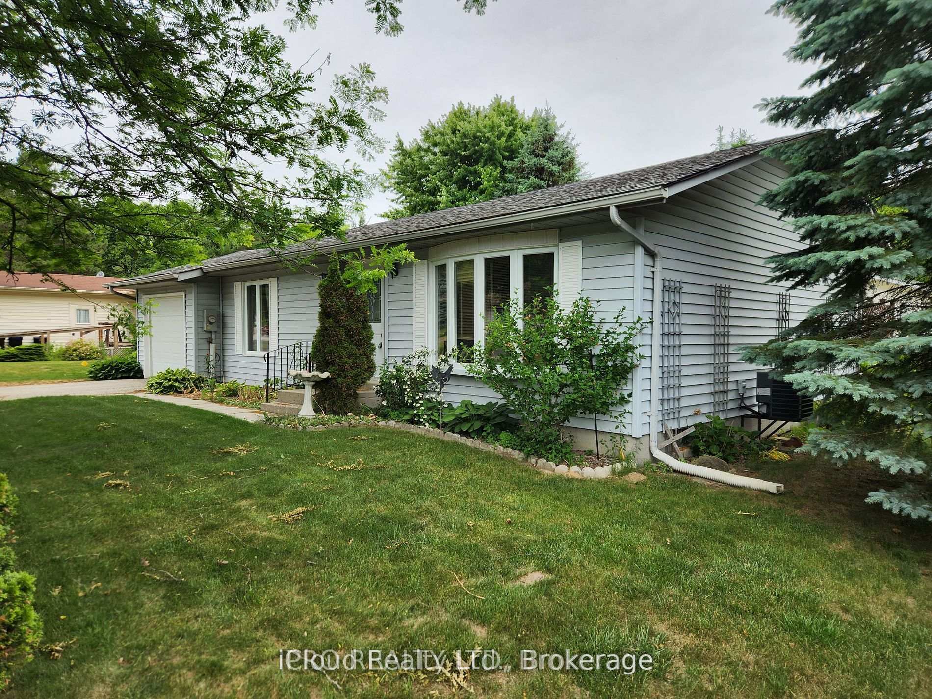 Front of 2 Balsam Ct S