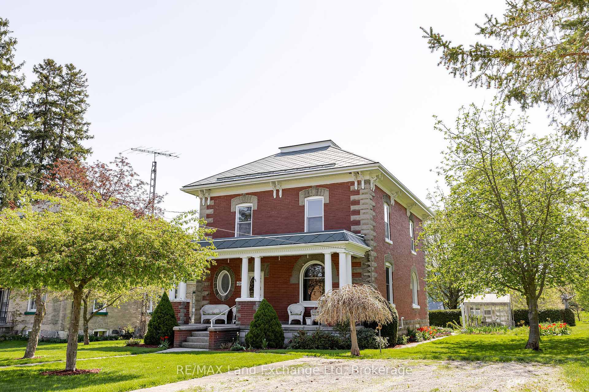 Front of 484 Queen Street