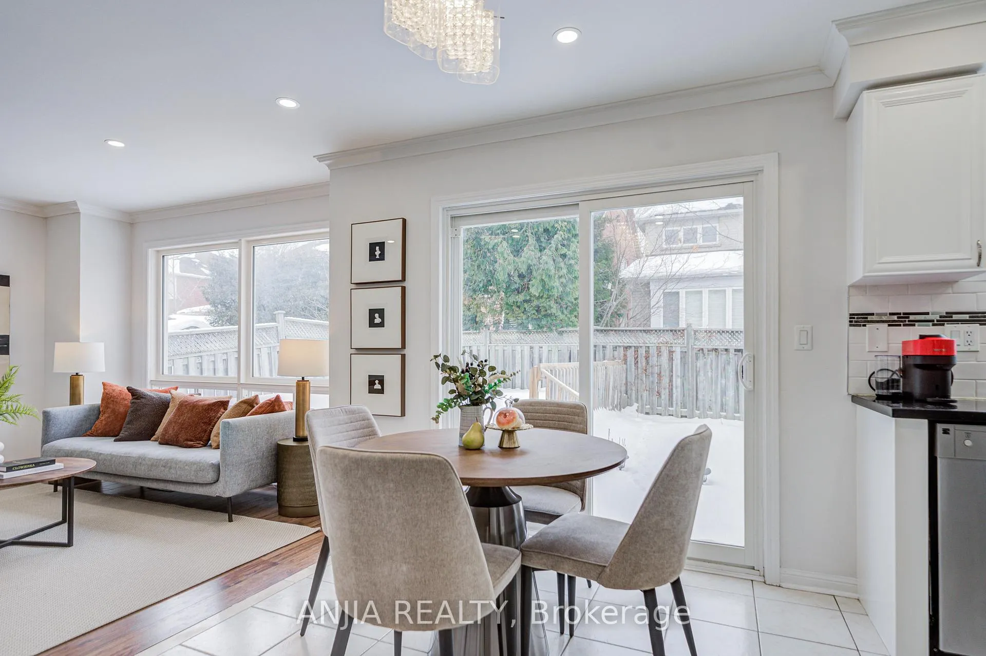 Photo 10 of 14 Castlemore Avenue, Markham, Berczy — HOMEH