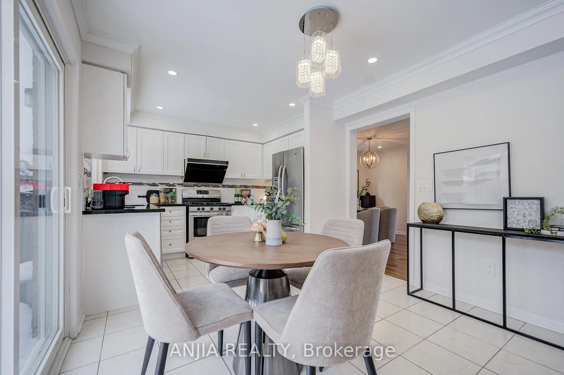 Photo 11 of 14 Castlemore Avenue, Markham, Berczy — HOMEH