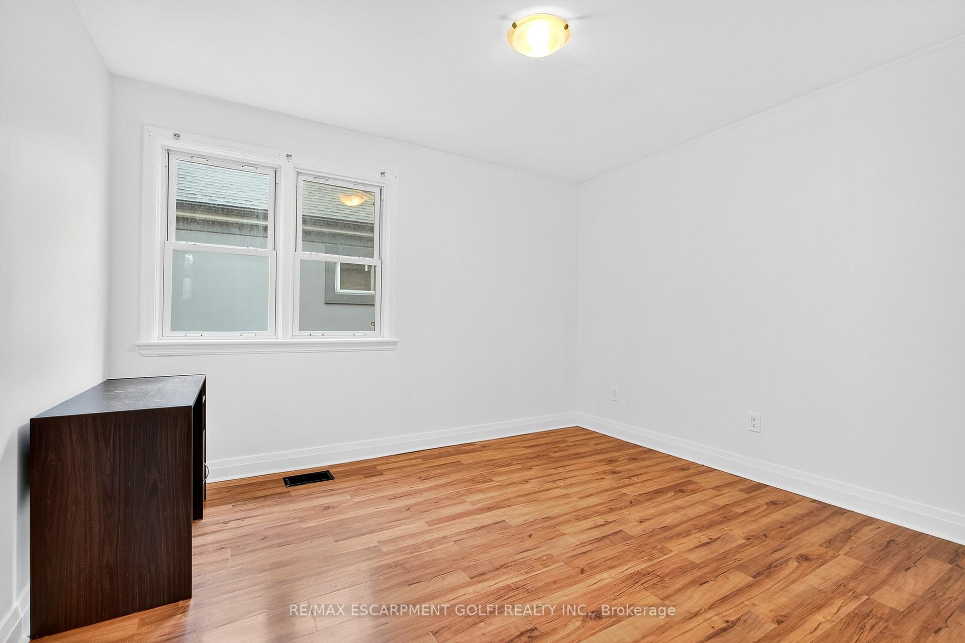 Photo 5 of 17 West 3RD Street, Hamilton, Southam — HOMEH