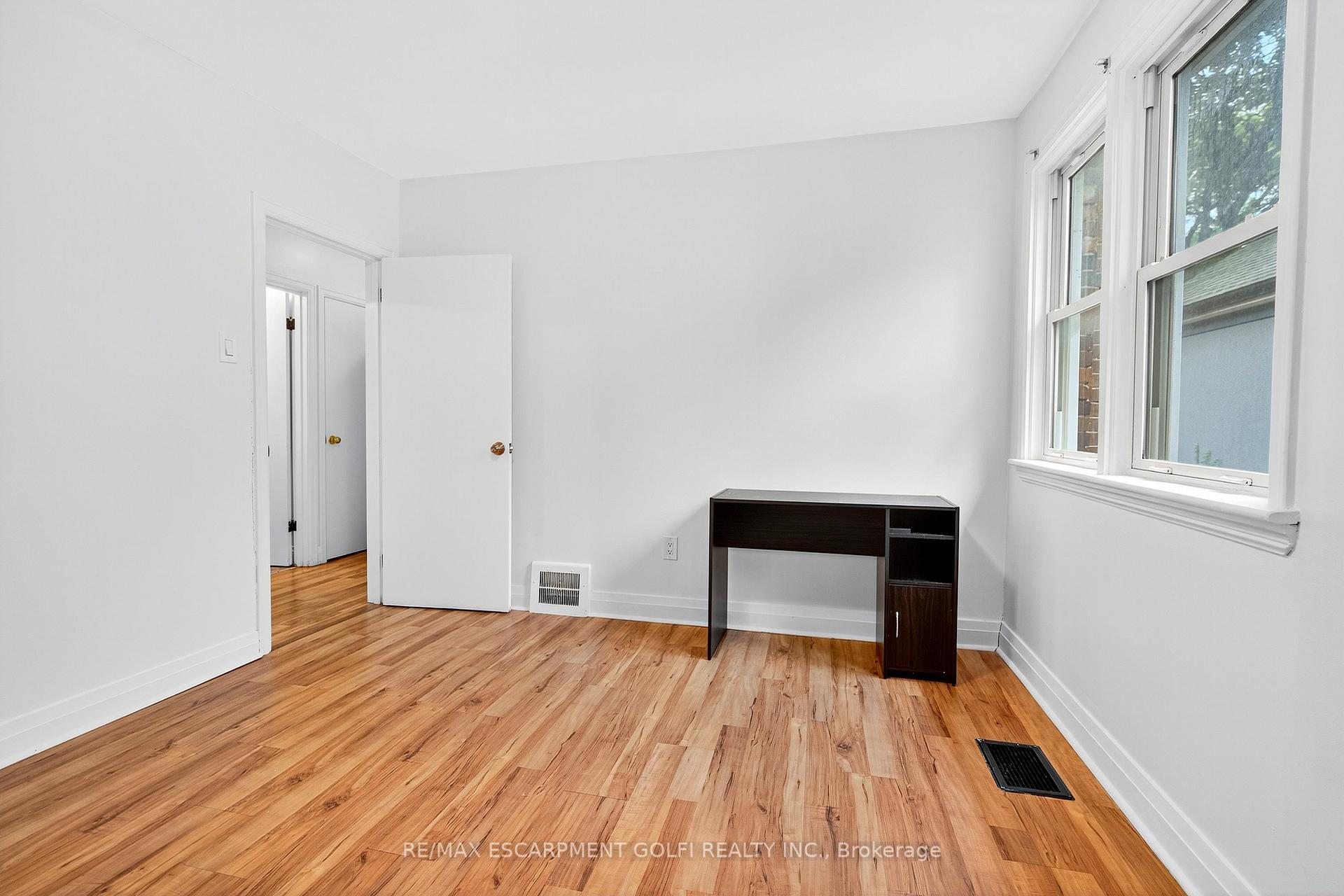 Photo 8 of 17 West 3RD Street, Hamilton, Southam — HOMEH