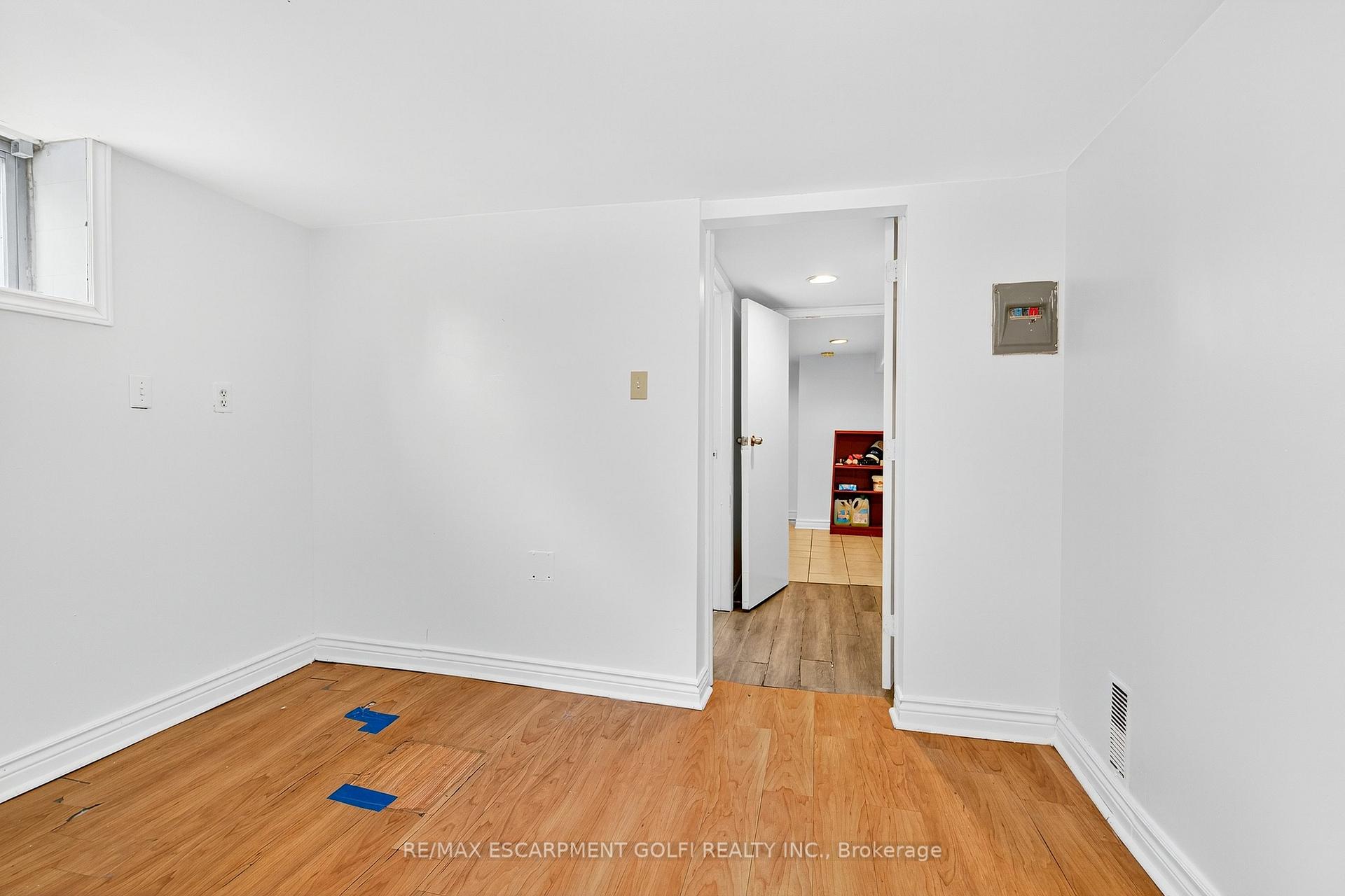 Photo 6 of 17 West 3RD Street, Hamilton, Southam — HOMEH