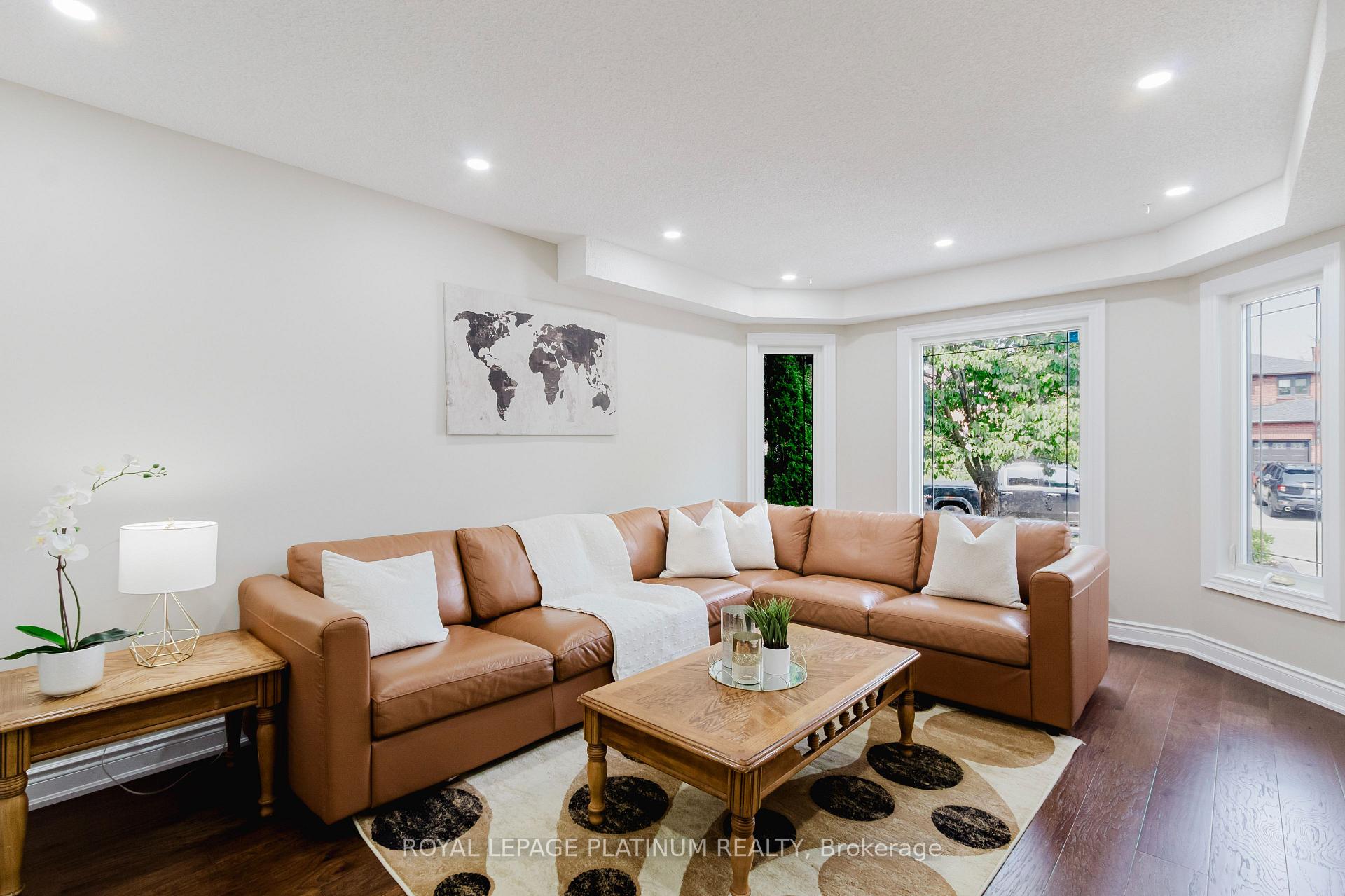 Photo 5 of 4 Burwash Court, Brampton, Heart Lake West — HOMEH