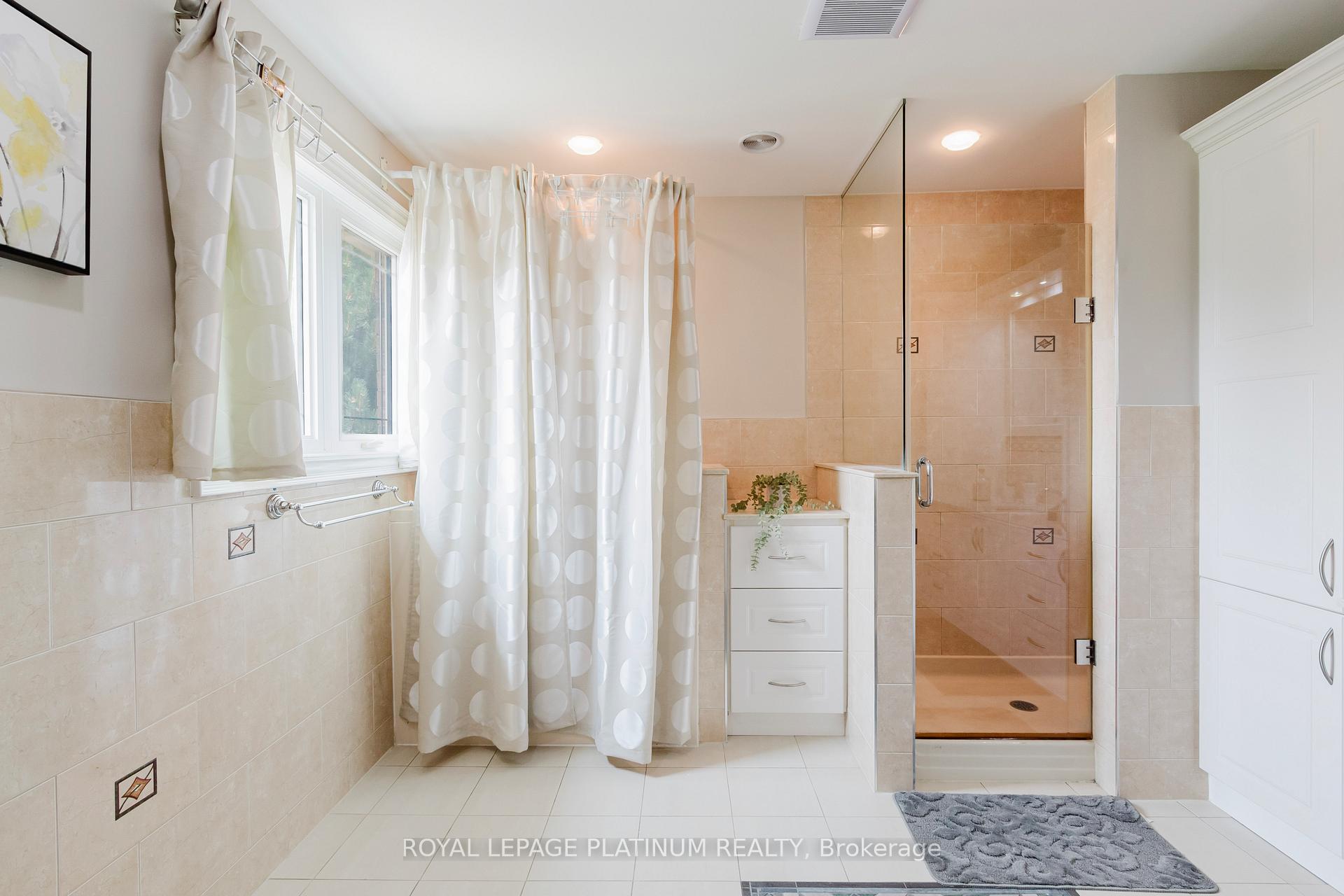 Photo 9 of 4 Burwash Court, Brampton, Heart Lake West — HOMEH