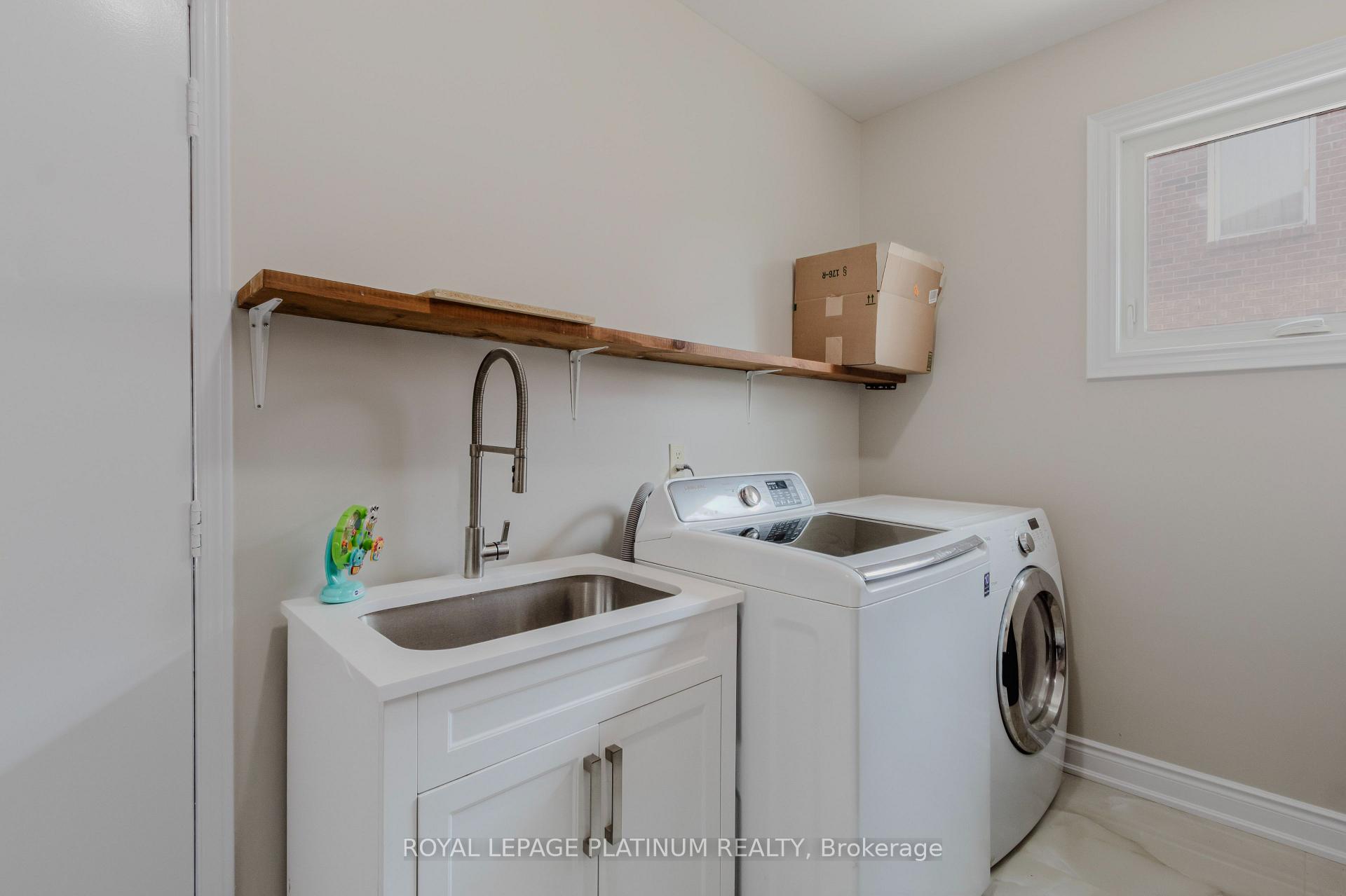 Photo 16 of 4 Burwash Court, Brampton, Heart Lake West — HOMEH