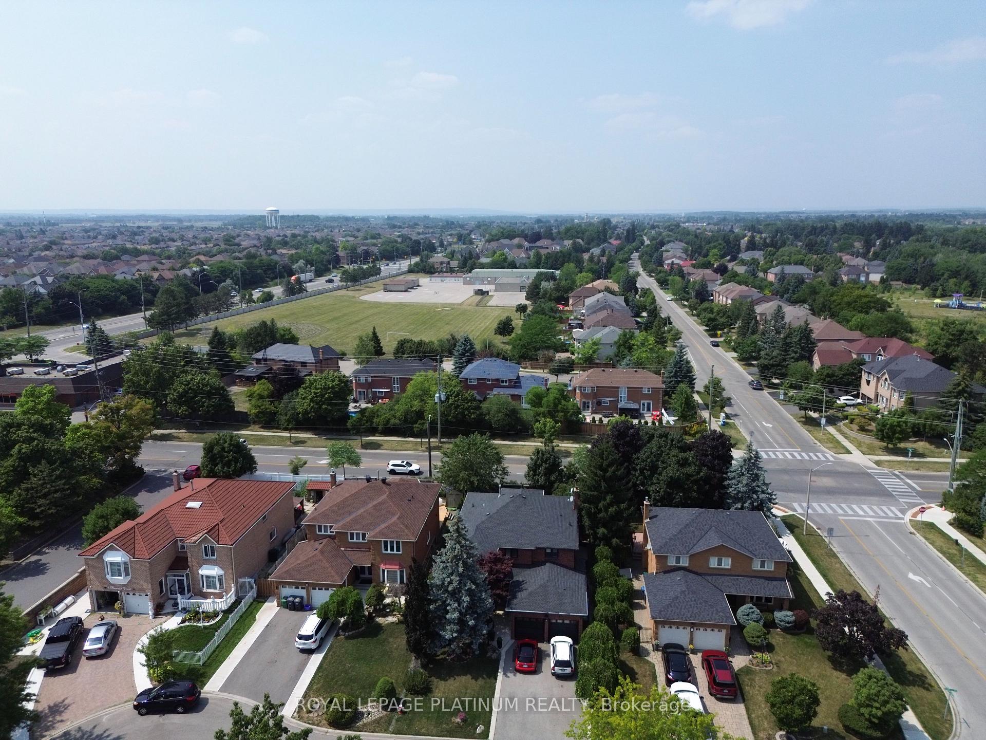 Photo 38 of 4 Burwash Court, Brampton, Heart Lake West — HOMEH