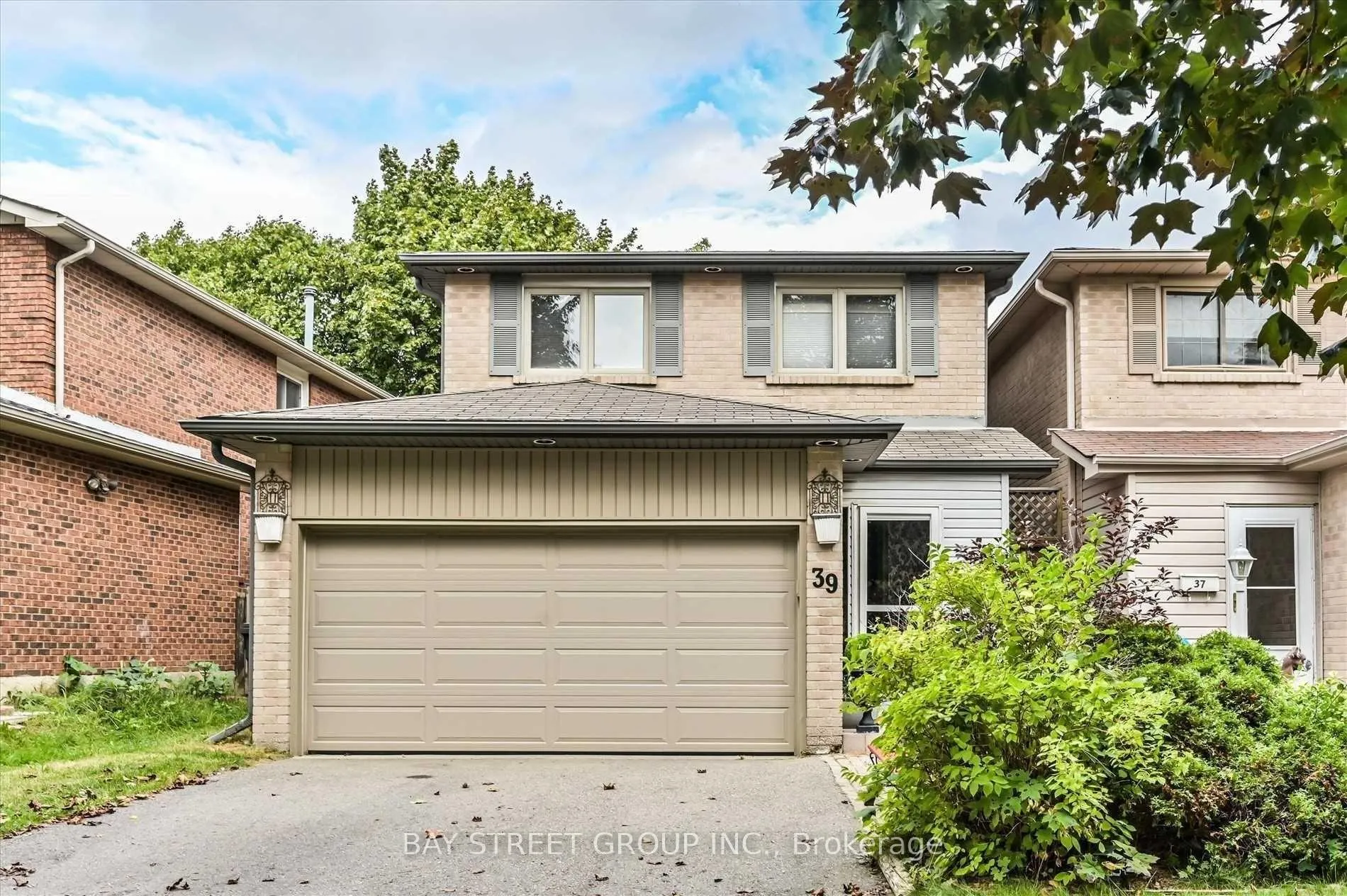 Photo 6 of 39 Barrington Crescent, Brampton, Heart Lake East — HOMEH