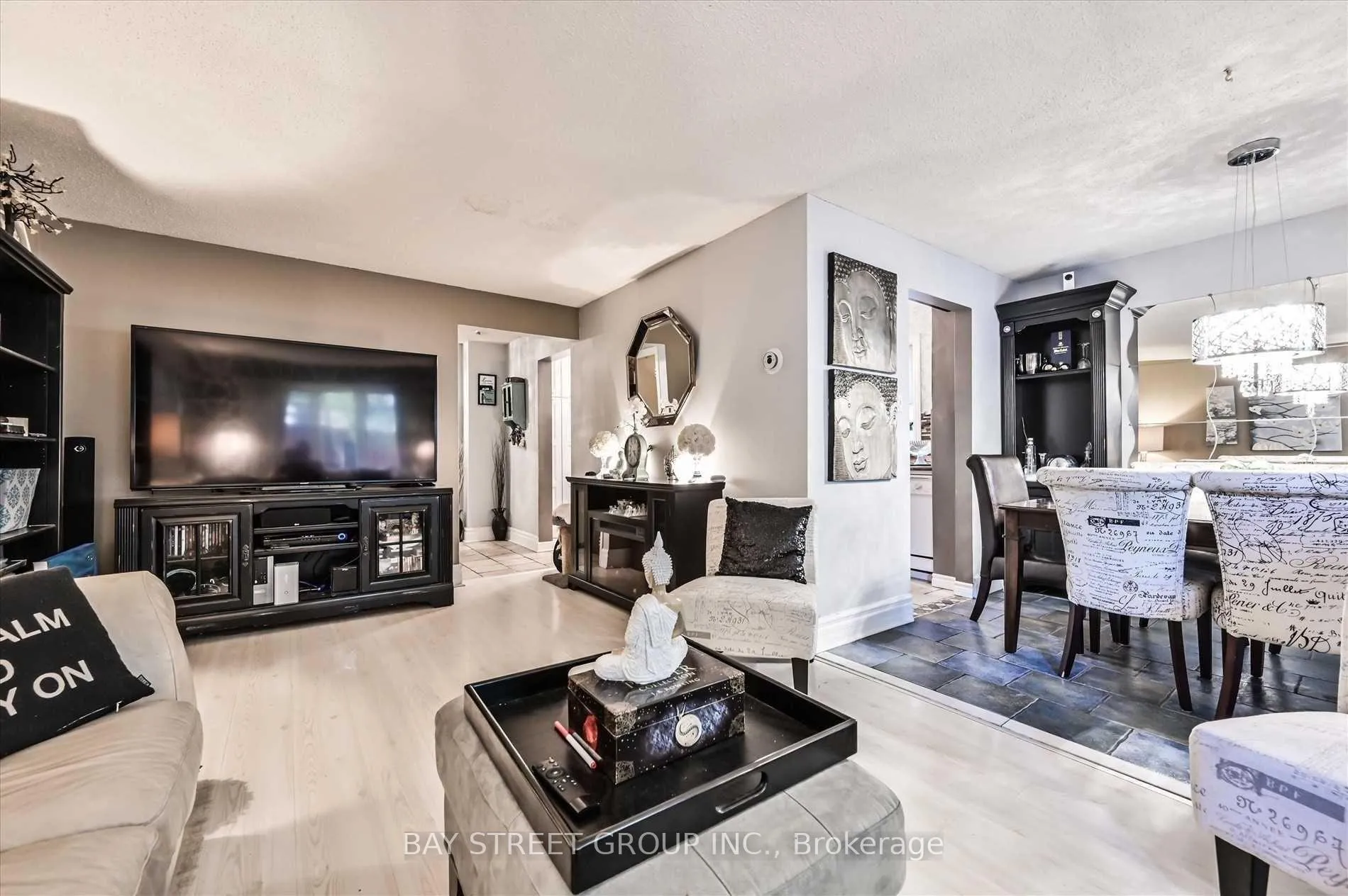 Photo 8 of 39 Barrington Crescent, Brampton, Heart Lake East — HOMEH